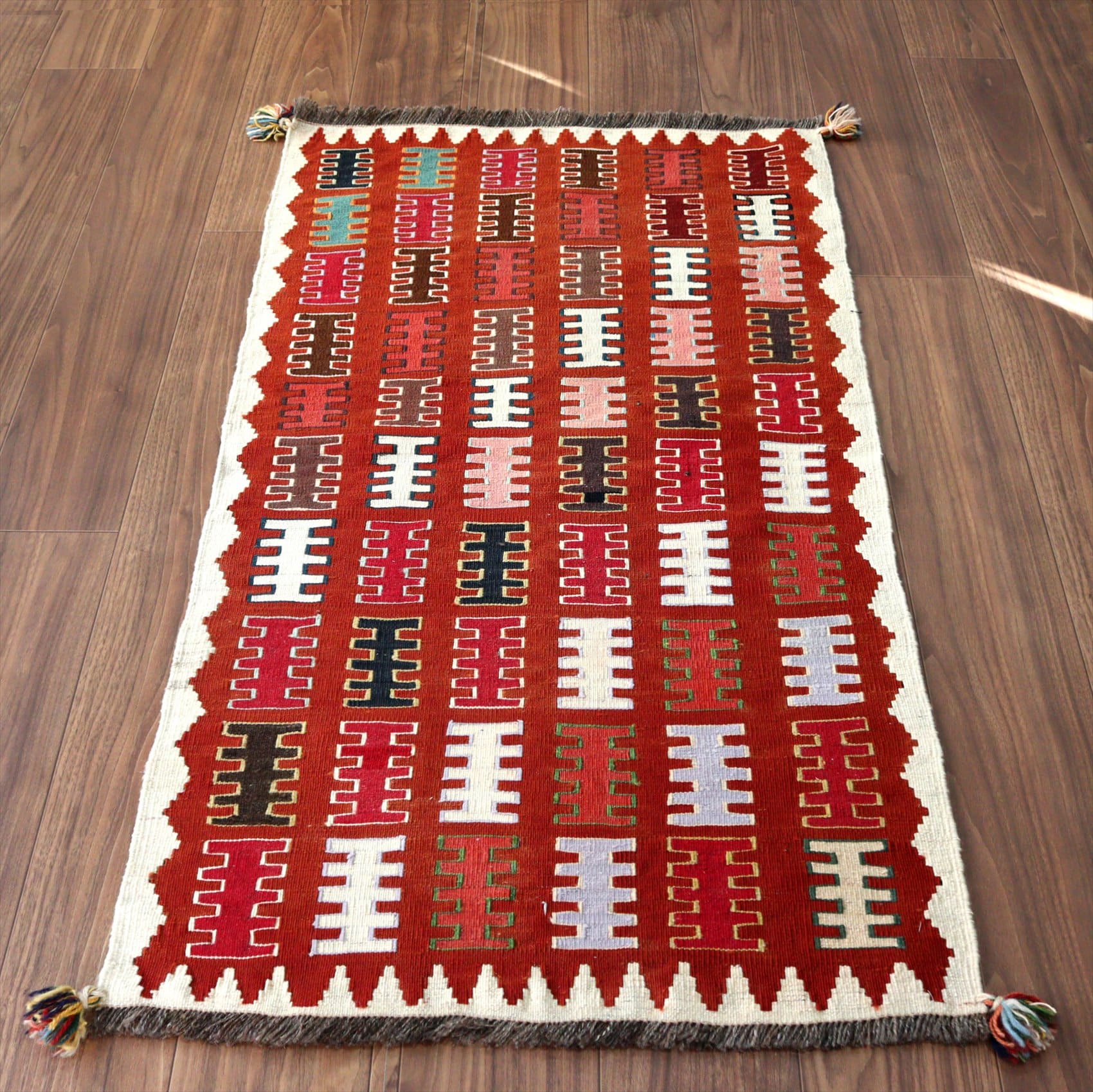 オールドキリム・チェイレキサイズ127×70cm レンガ色にたくさんの櫛のモチーフ