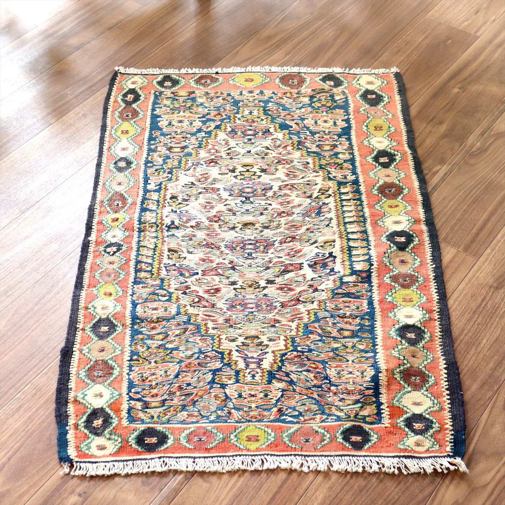 セネキリム/玄関マットサイズ99×68cm 六角メダリオン細かな花束モチーフ