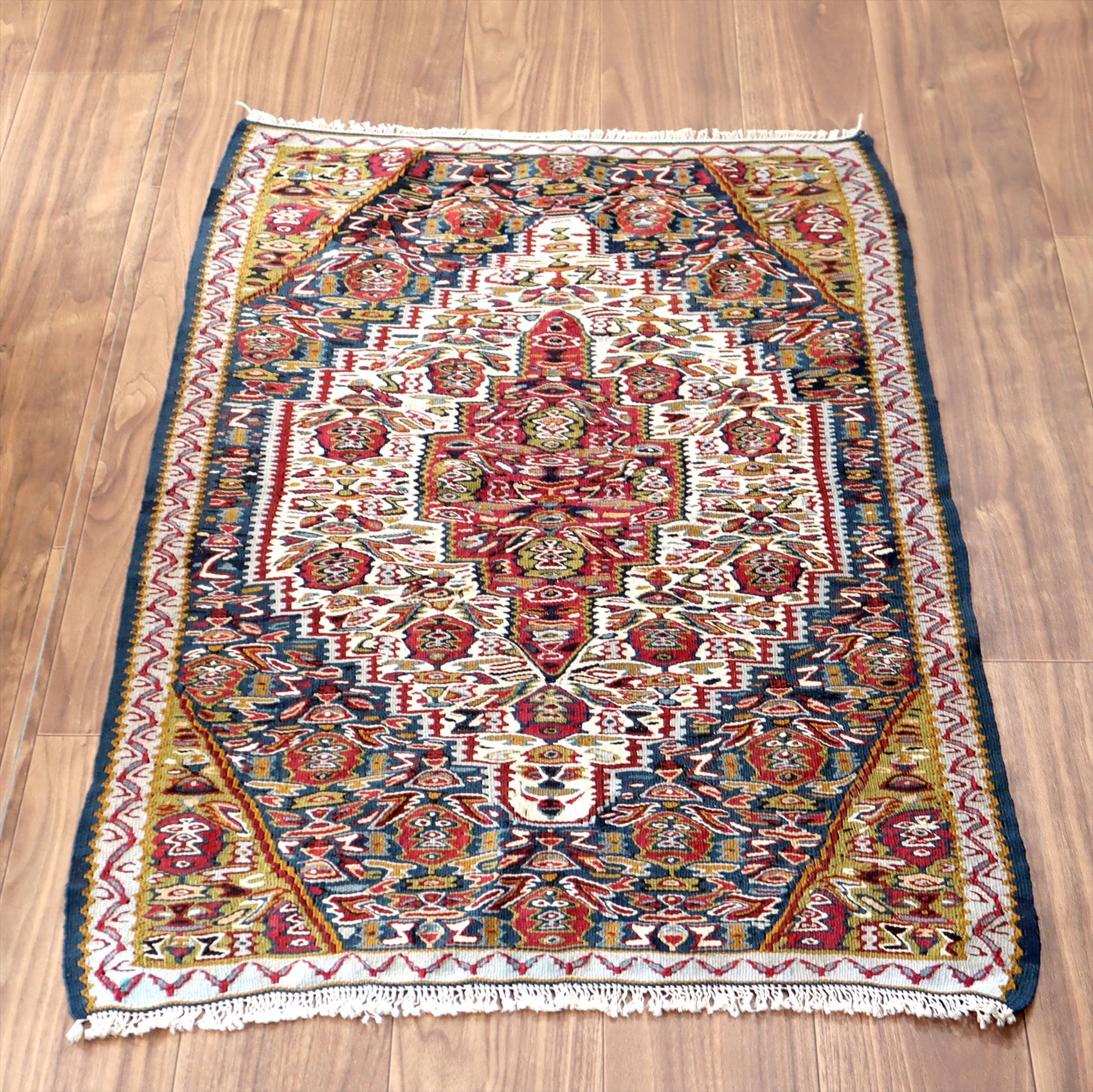 セネキリム/玄関マットサイズ100×72cm 六角メダリオンと細かな花束のモチーフ