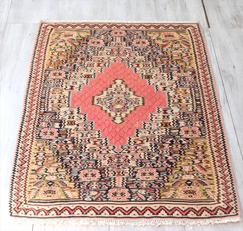 オールドキリム・セネ/ヤストゥク99×74cm ピンクのメダリオン