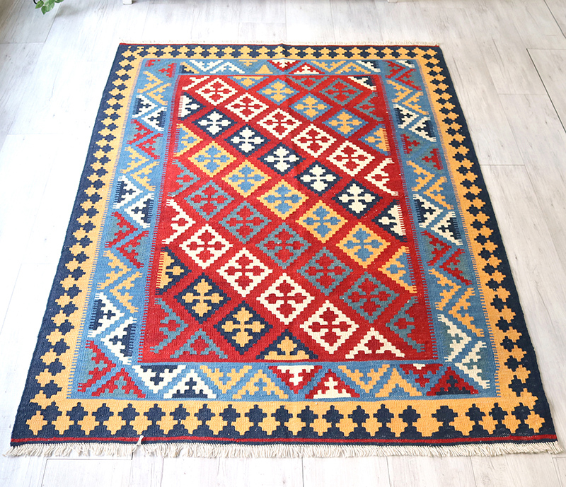 キリム・カシュカイ族の手織りキリム200×152cm 連なるひし形のモチーフ・ダイヤとクロス