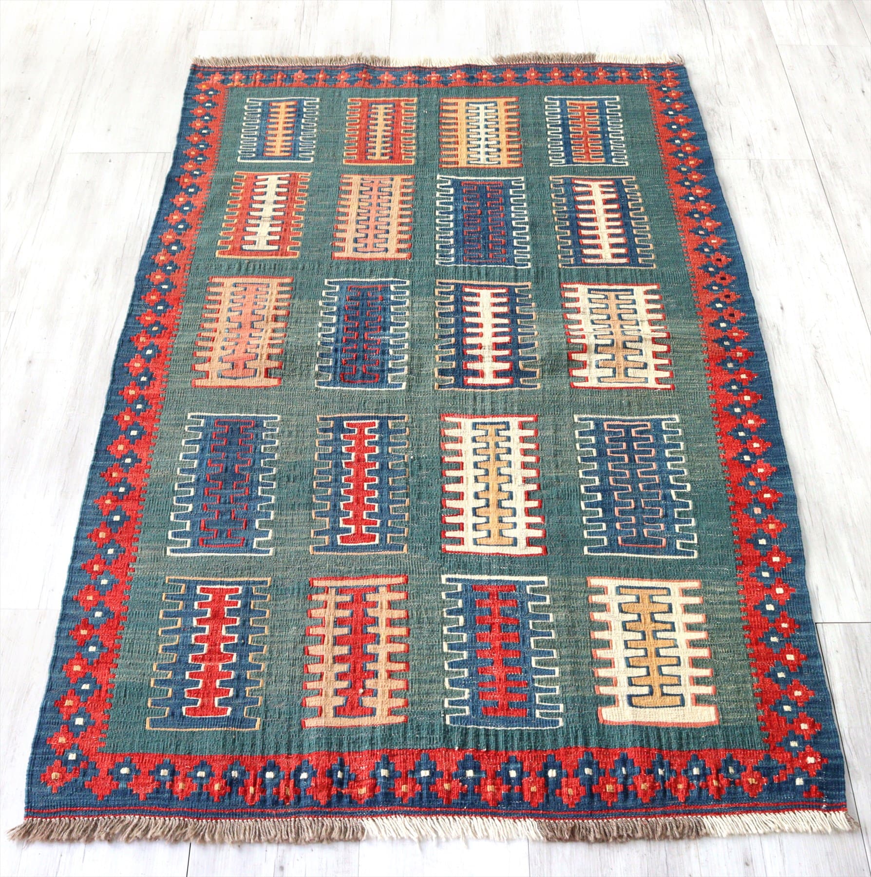 オールドキリム・シラーズ　カシュカイ族190×116cm パステル調のくしのモチーフ