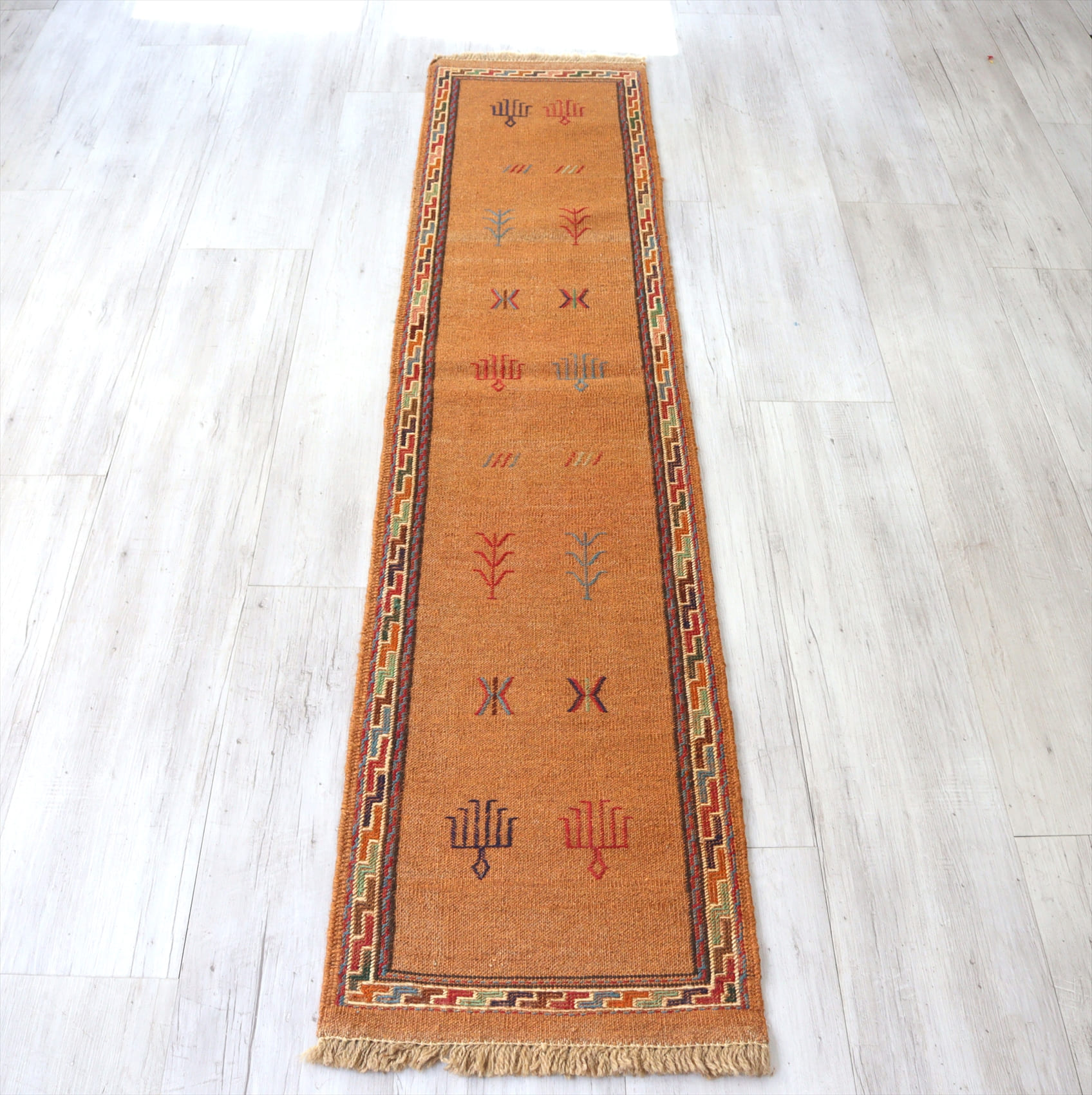 東イランの手織りキリム　グチャン190×45cm 生命の樹と蝶