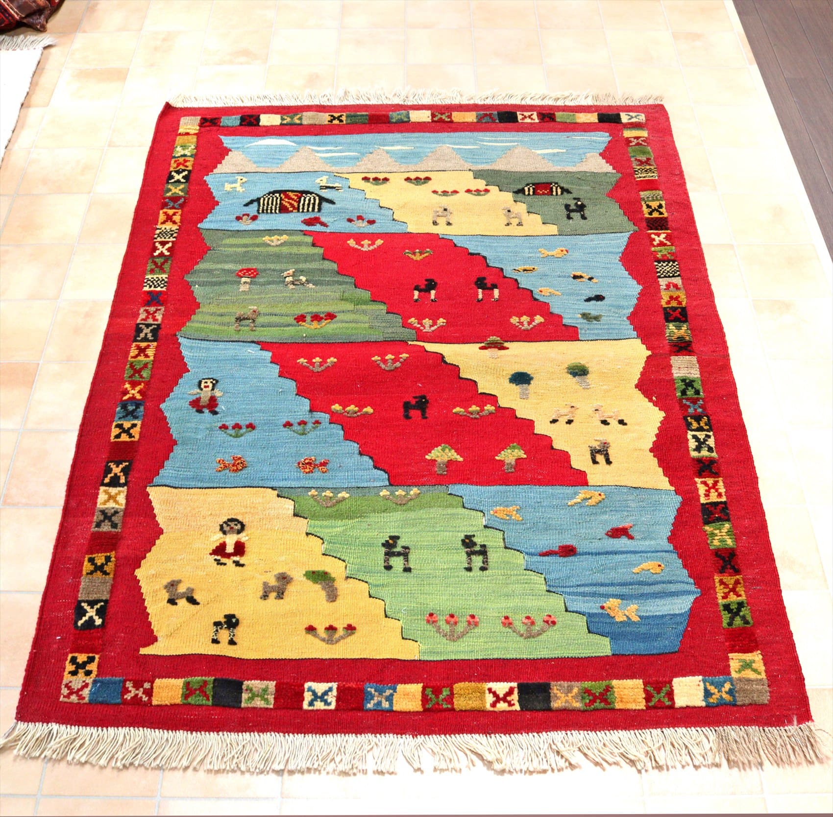 ギャッベキリム　遊牧民の織る風景のラグ140×103cm 遠くに見える山々　人間と動物