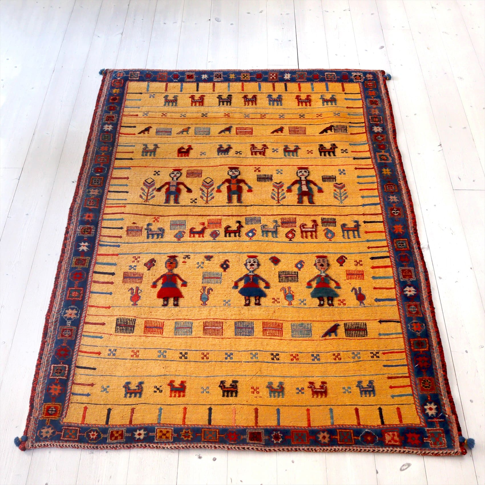 ゾランヴァリ社のキリム・バルーチスマック152×102cm 民族衣装を着たカシュカイ族