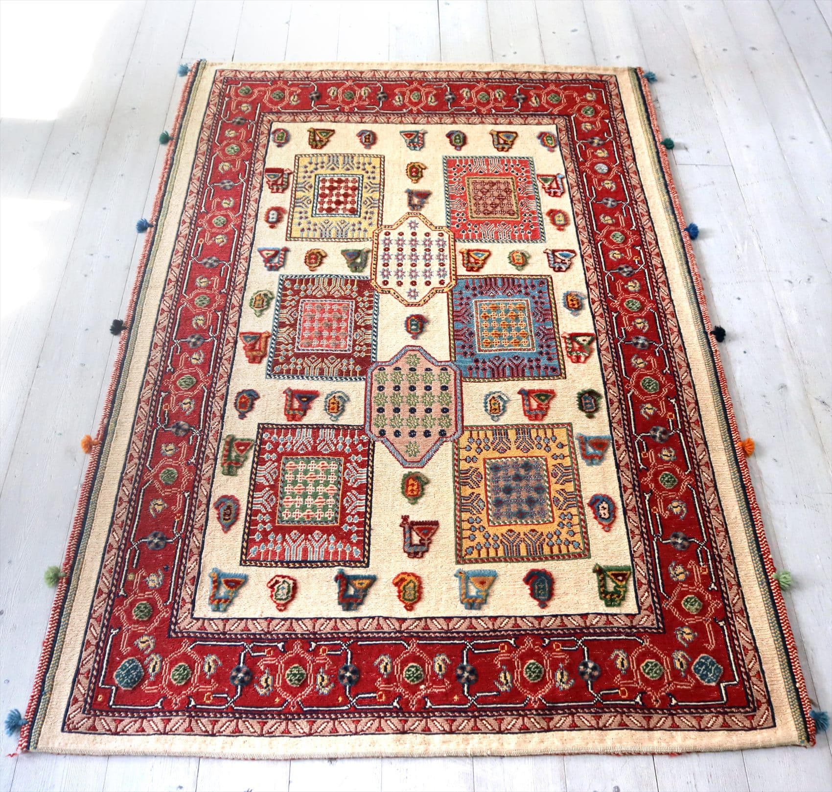 ゾランヴァリ社のキリム・バルーチスマック150×98cm クジャクとボテのデザイン