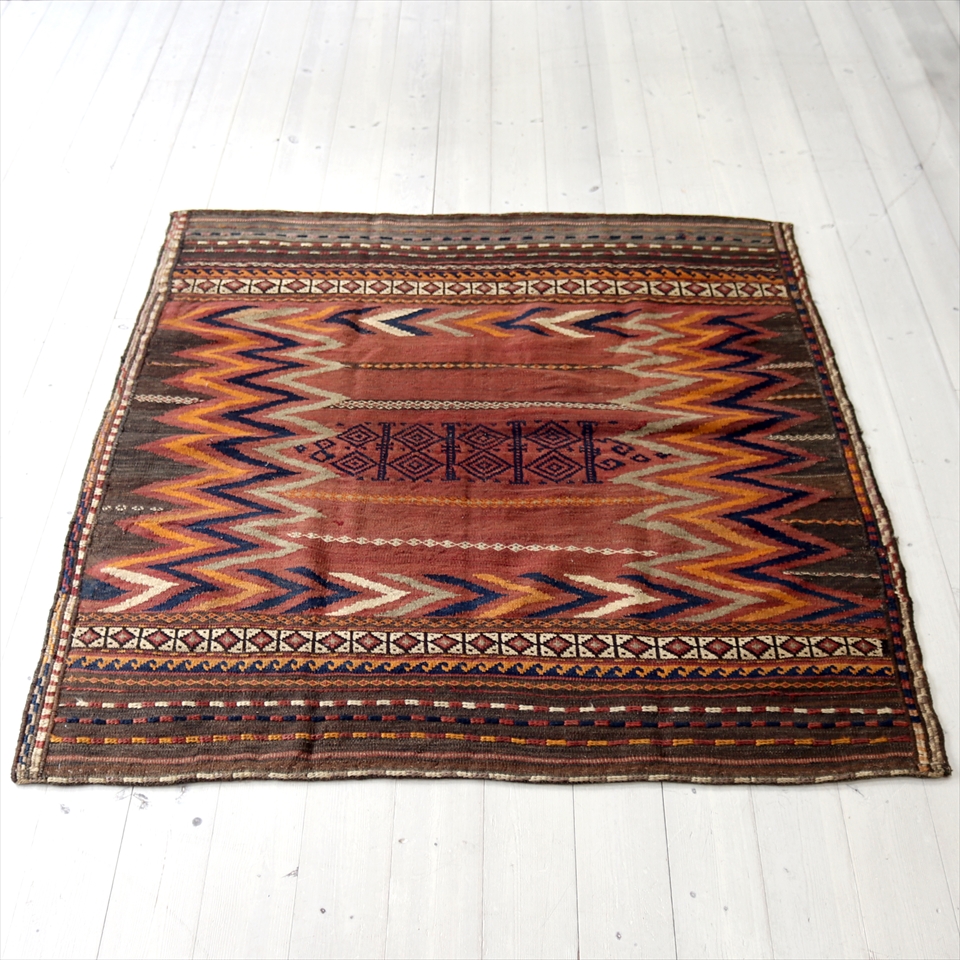 オールドキリム ソフラ・アフシャール 130×122cm 正方形 ジグザグモチーフ