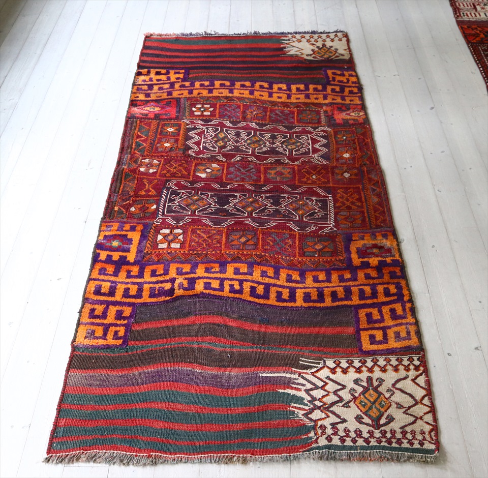 キャメルバッグ ホルジン　バクティアリ族のオールドキリム 222x101cm オレンジ＆パープル　うねりのあるストライプ