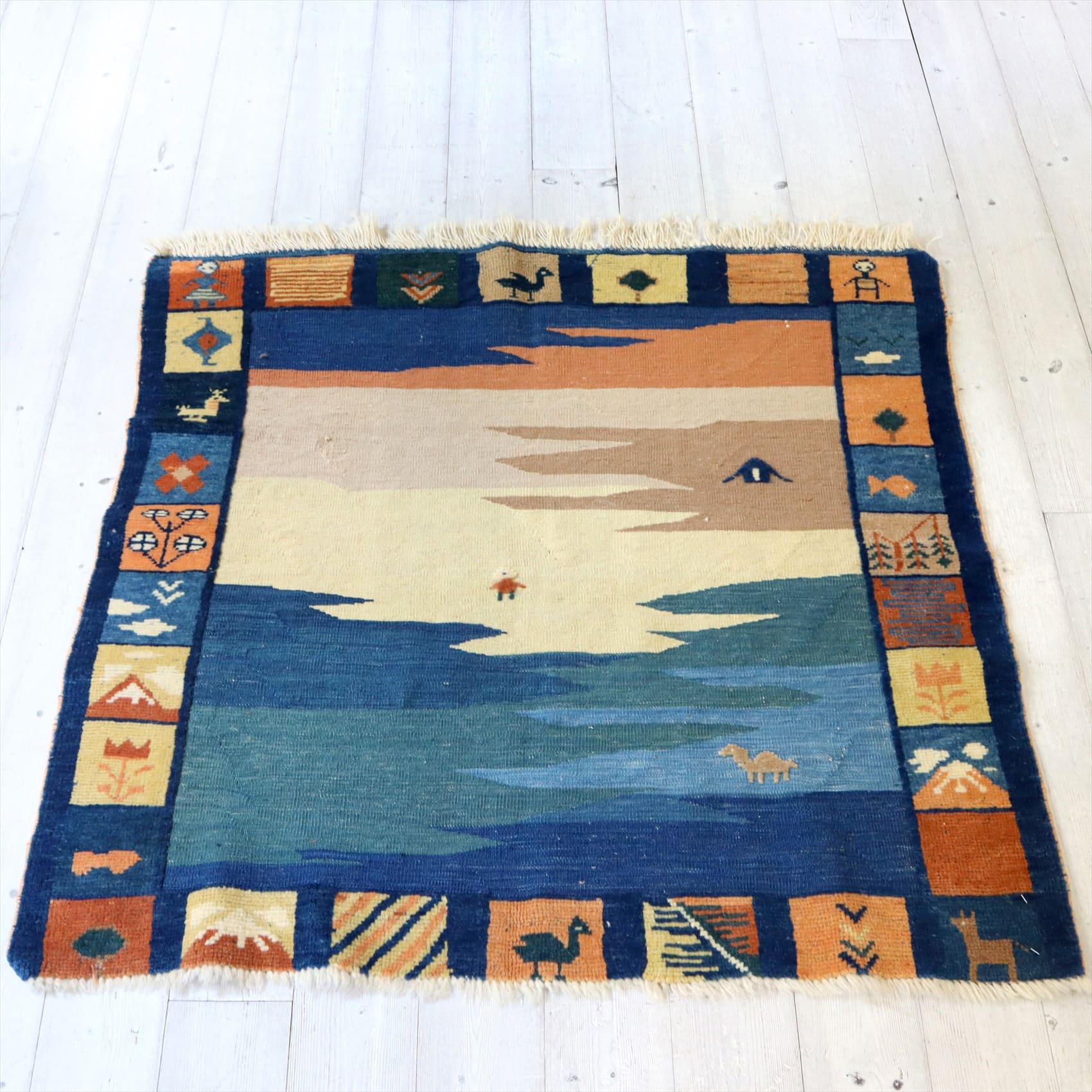 ギャッベキリム　遊牧民の織る風景のラグ99×98cm 動物と草原　スクエアサイズ