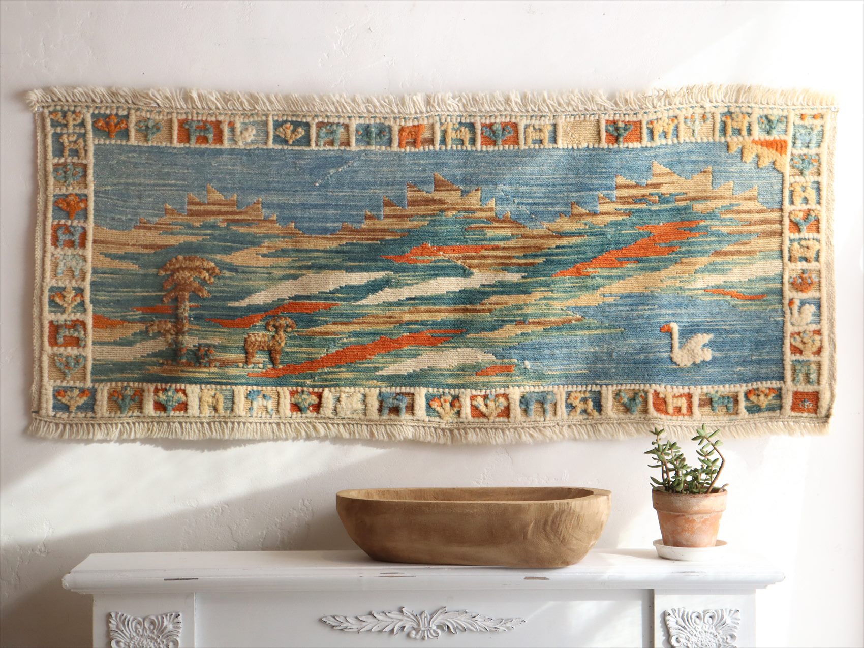 ギャッベスマックキリム 遊牧民の織る風景のラグ48×120cm 山麓と草原と湖