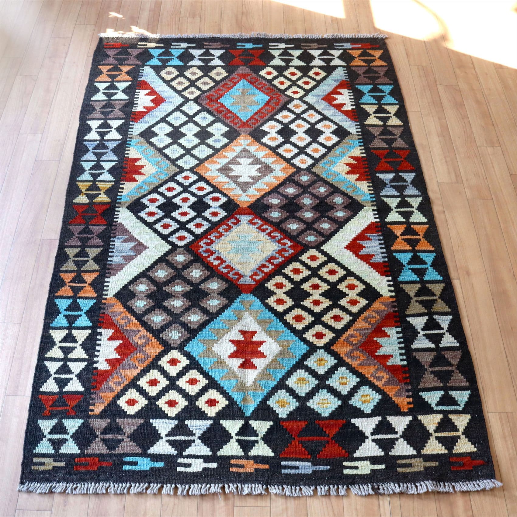 アフガンキリム ダークブラウンにポップな配色153×101cm ひし形のモチーフ