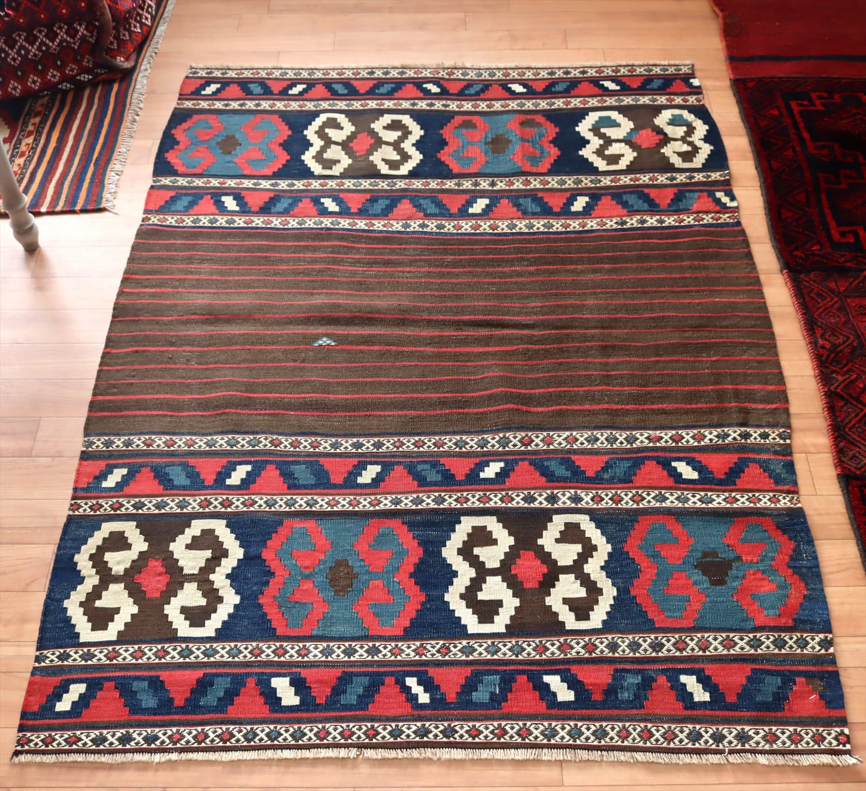 オールドキリム シルヴァン143×109cm マフラッシュを開いたピース