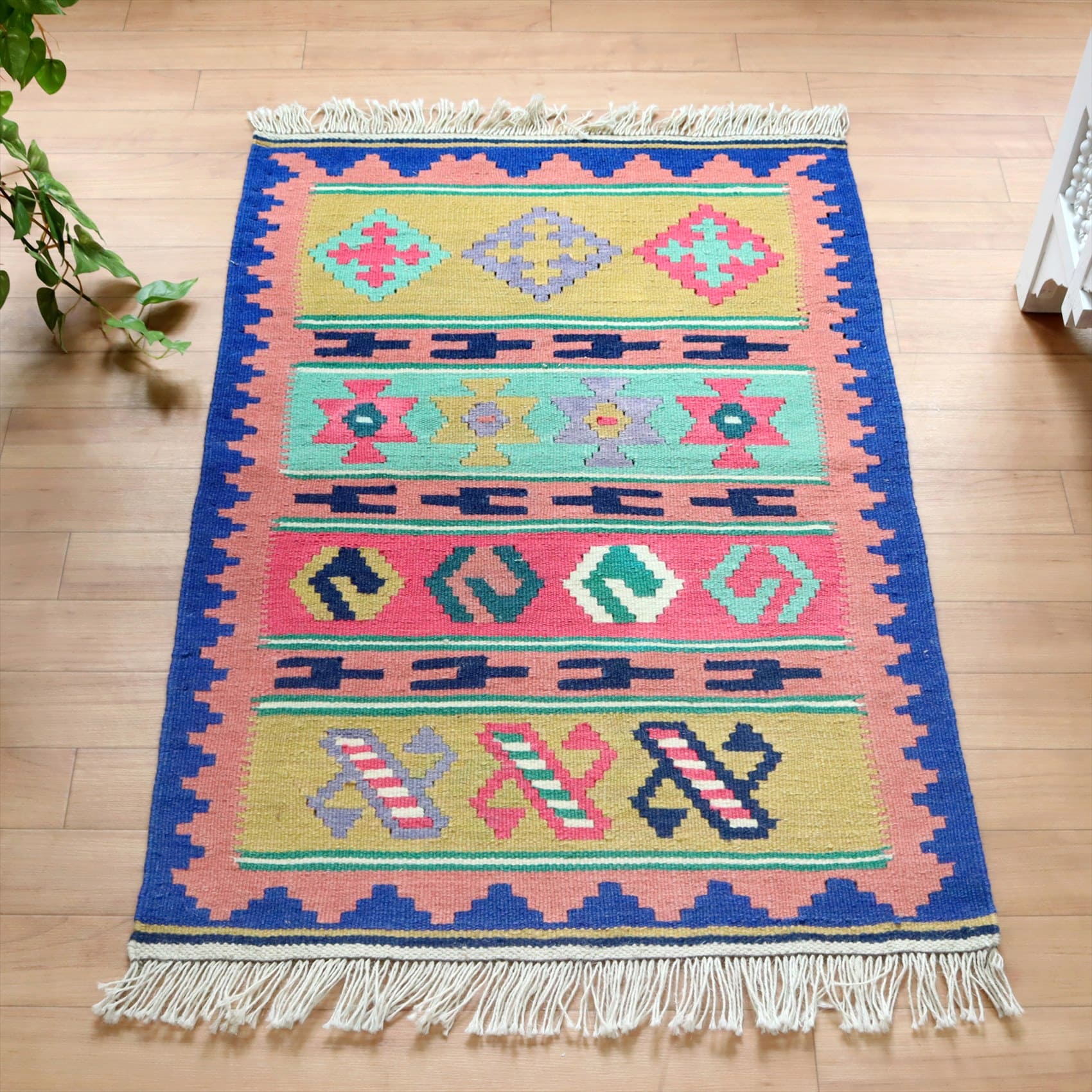 イラン手織りキリム カシュカイキリム 94×64cm カラフルな幾何学モチーフ