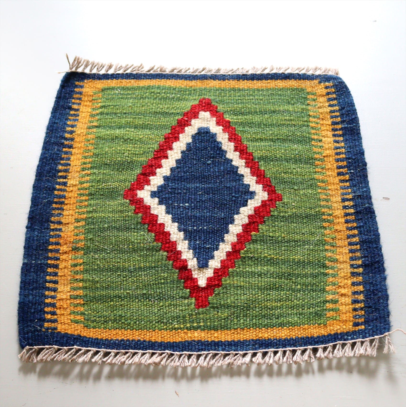 イラン・カシュカイ族の手織りキリム　30cm角サイズ31×30cm ダイヤ　グリーン/ブルー