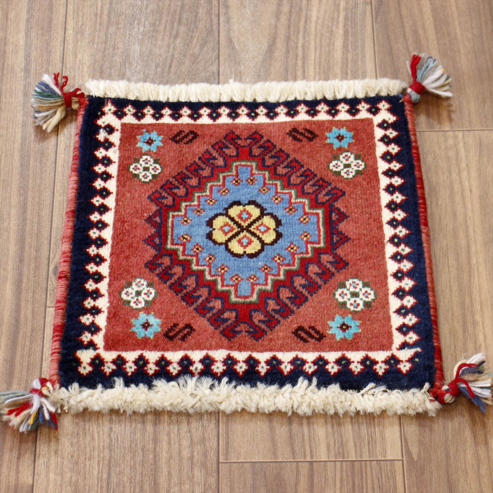 ヤラメ・手織りラグ　ミニサイズ/トライバルラグ31×32cm レンガ色