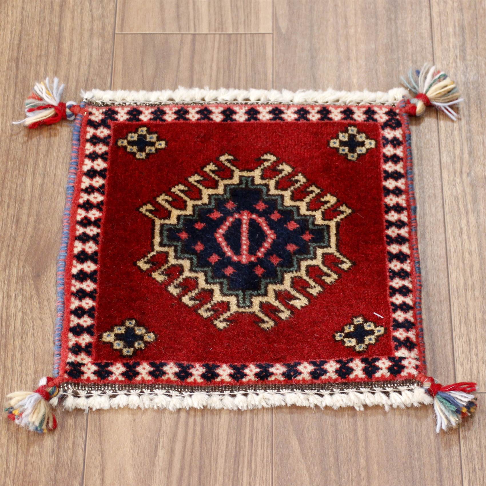 ヤラメ・手織りラグ　ミニサイズ/トライバルラグ30×31cm レッド