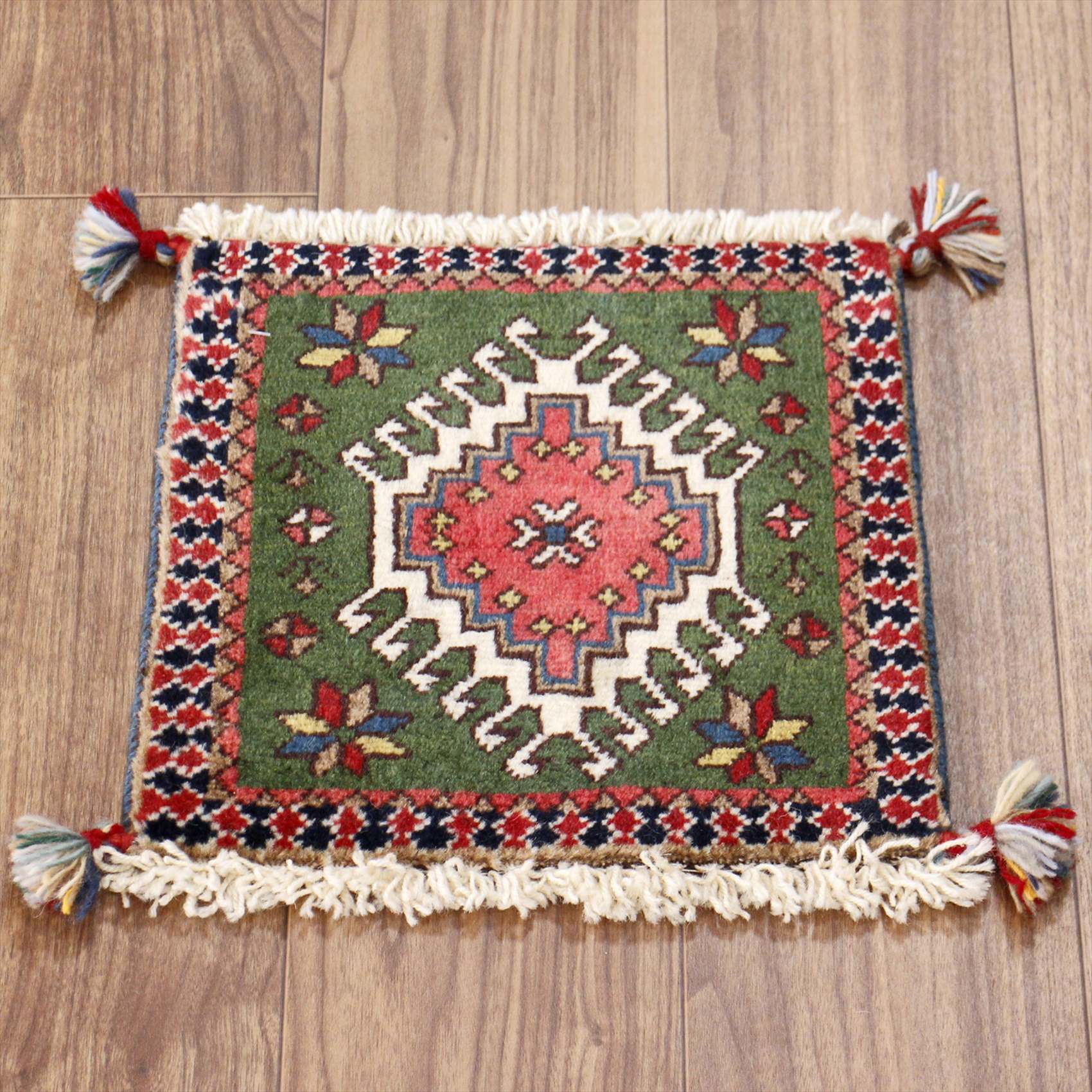 ヤラメ・手織りラグ　ミニサイズ/トライバルラグ31×31cm グリーン