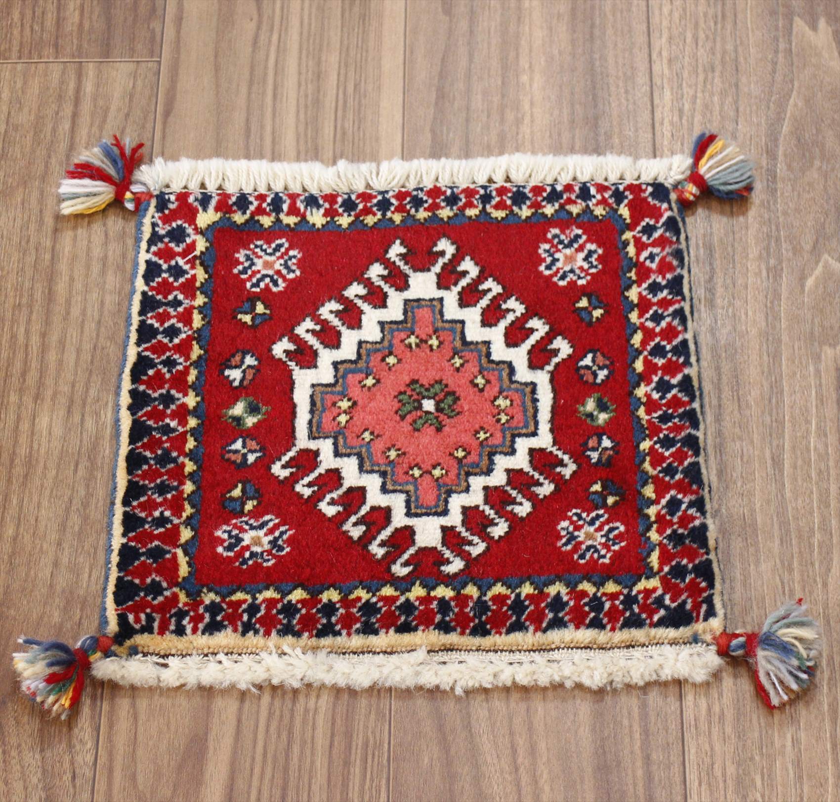 ヤラメ・手織りラグ　ミニサイズ/トライバルラグ30×33cm レッド