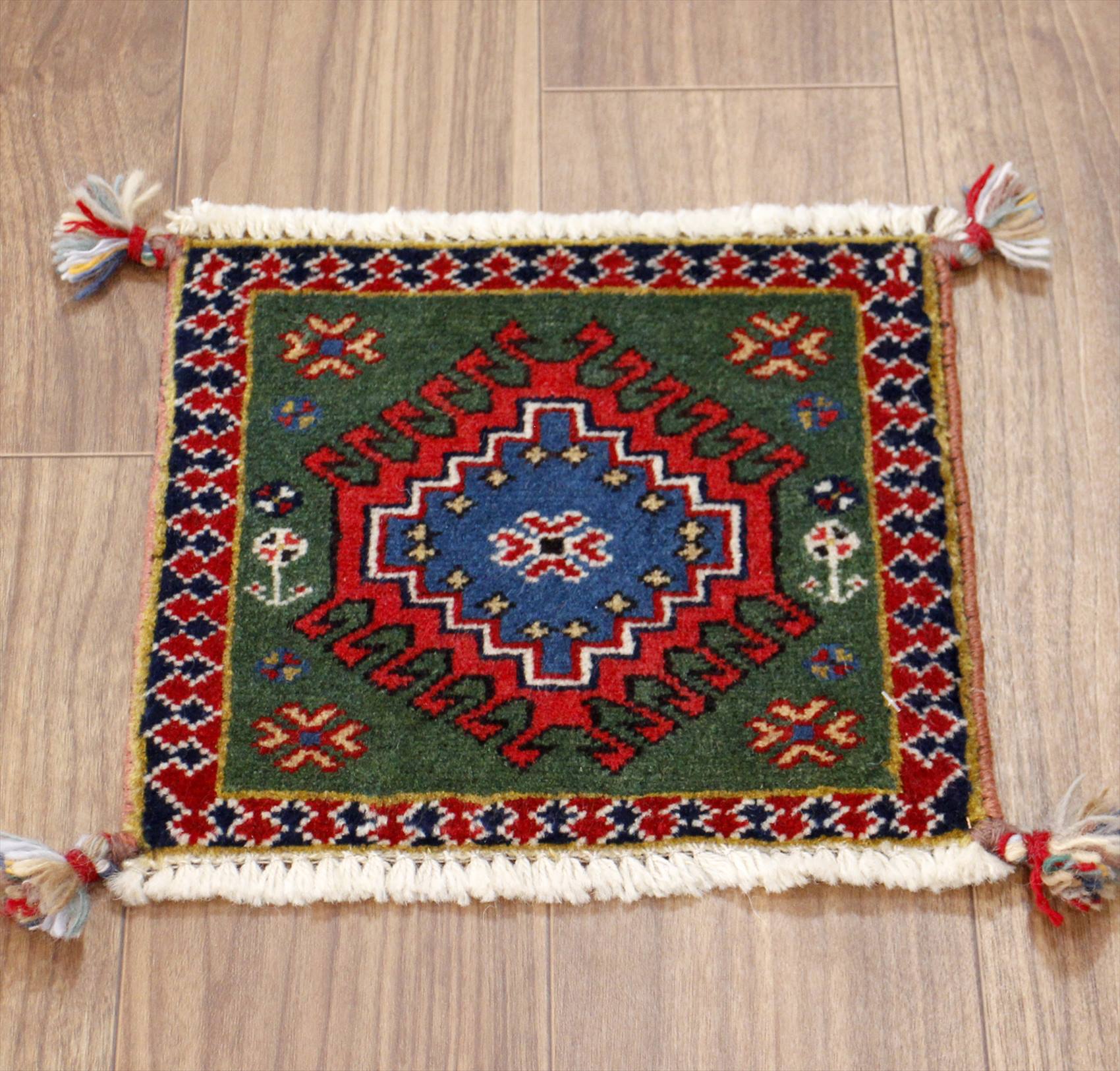 ヤラメ・手織りラグ　ミニサイズ/トライバルラグ28×32cm グリーン