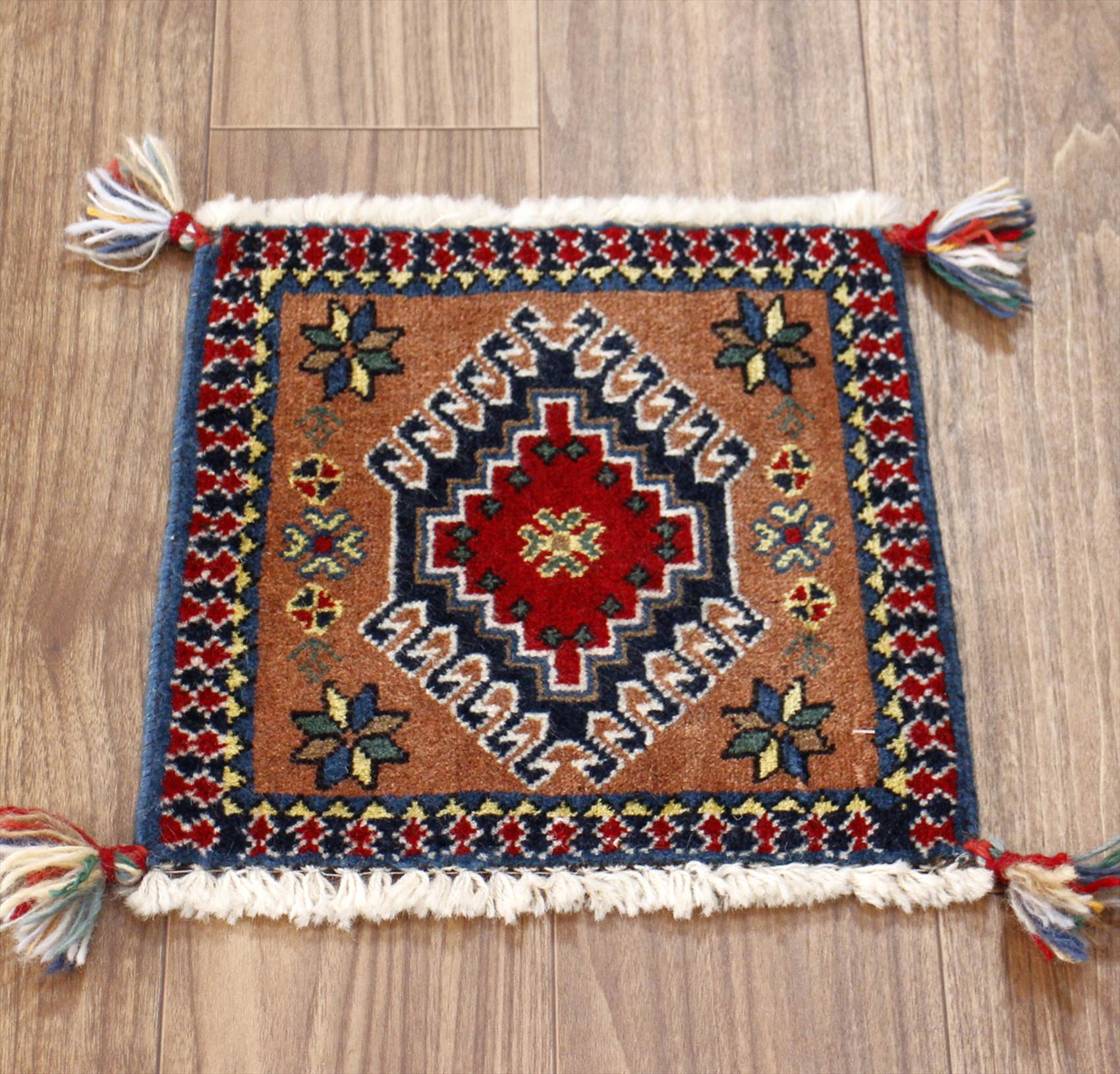 ヤラメ・手織りラグ　ミニサイズ/トライバルラグ32×32cm ブラウン