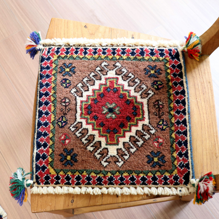 ヤラメ・手織りラグ　ミニサイズ/トライバルラグ32×32cm ブラウン