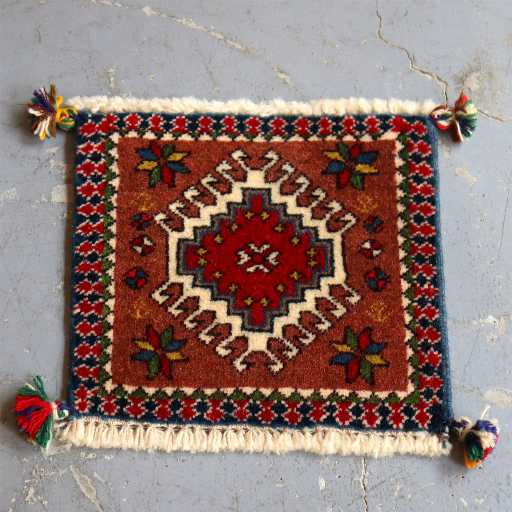 ヤラメ・手織りラグ　ミニサイズ/トライバルラグ30×30cm ブラウン