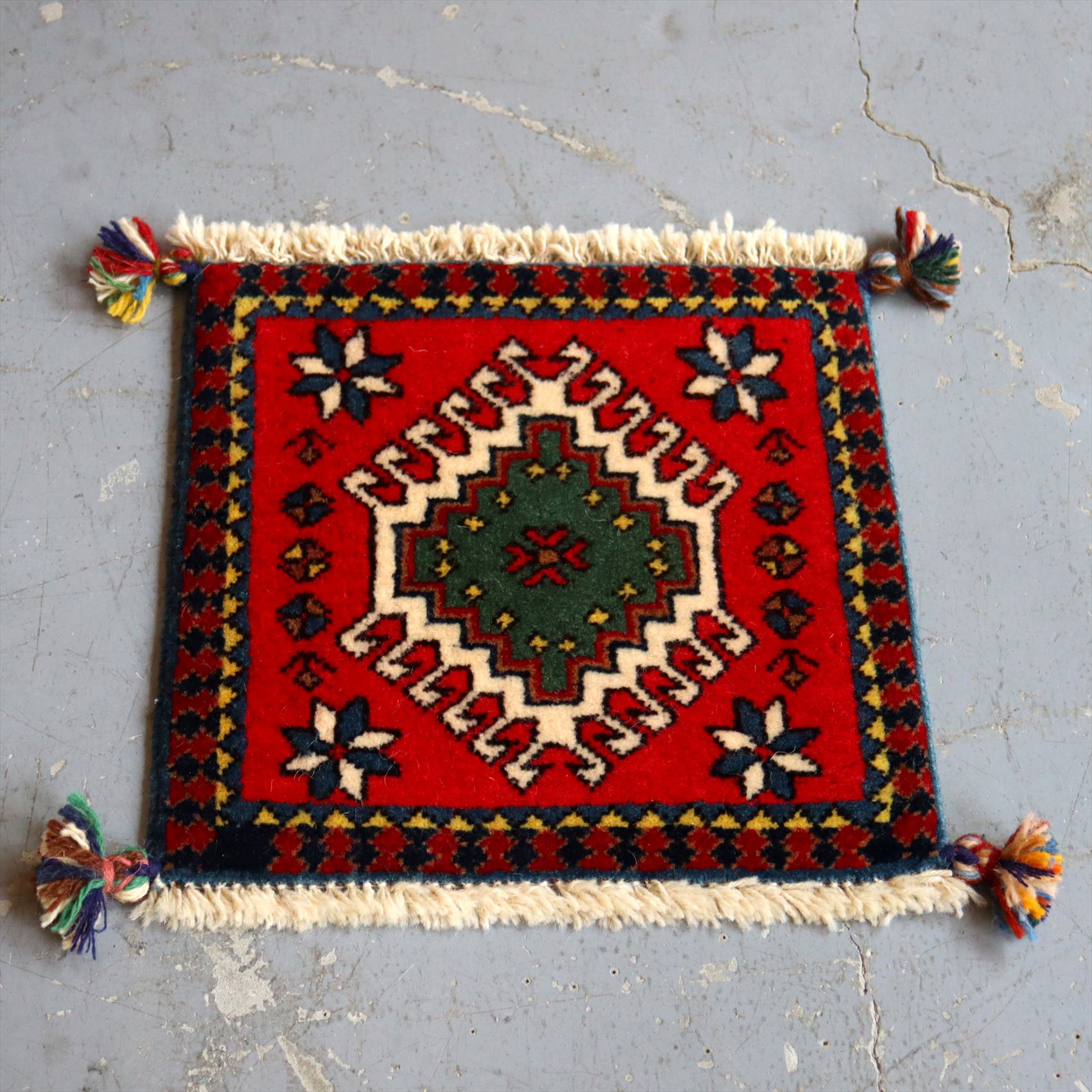 ヤラメ・手織りラグ　ミニサイズ/トライバルラグ28×31cm レッド