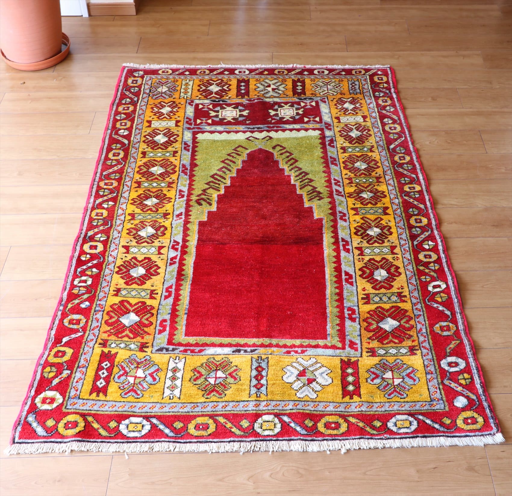 オールドカーペット /赤いミフラープ