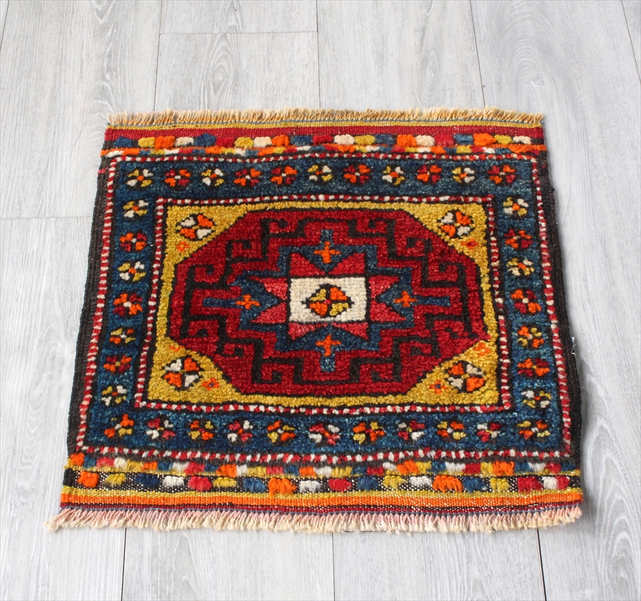 オールドカーペット・コンヤ/サドルバックのフラッグメント　48×48cm ソロモンの星/イエロー・レッド・ブルー