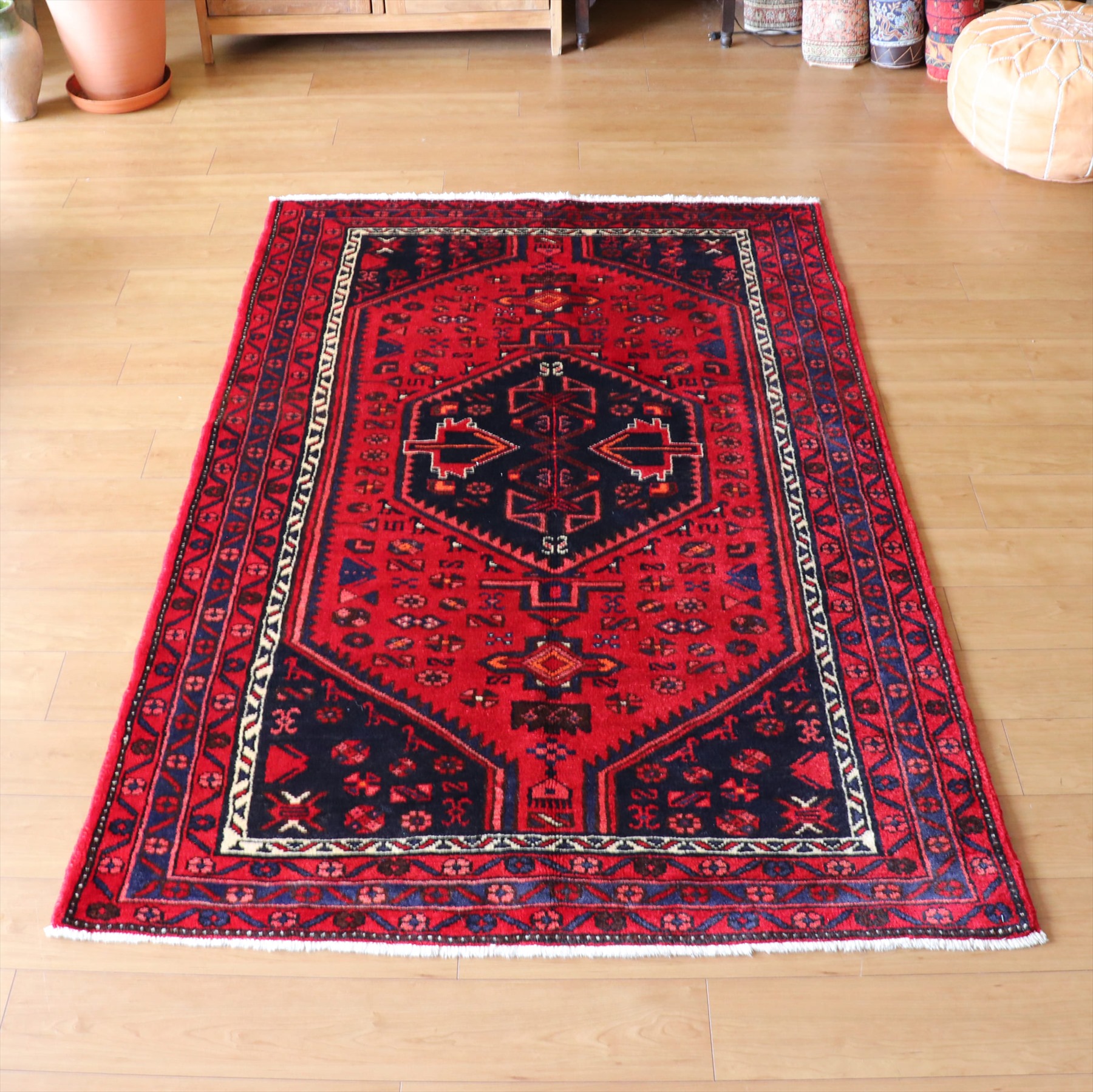 エリアラグ・部族絨毯　トライバルラグ　ハマダン 赤と黒　六角形のメダリオン