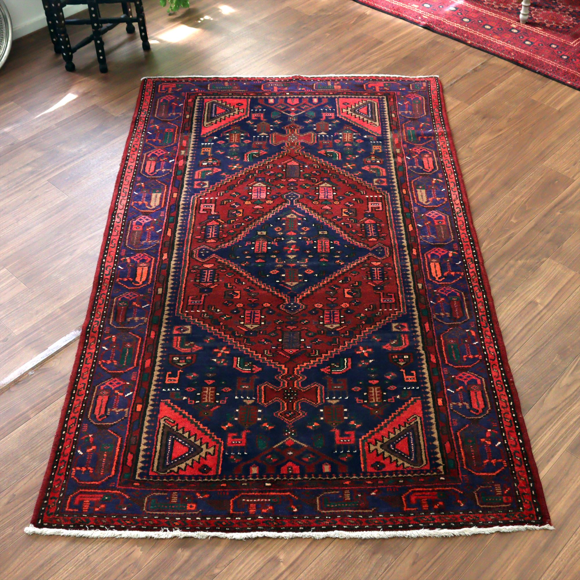 トライバルラグ・オールドカーペット/シラーズ・ハムセ 六角系の赤いメダリオン・青のダイヤ/リビングサイズ