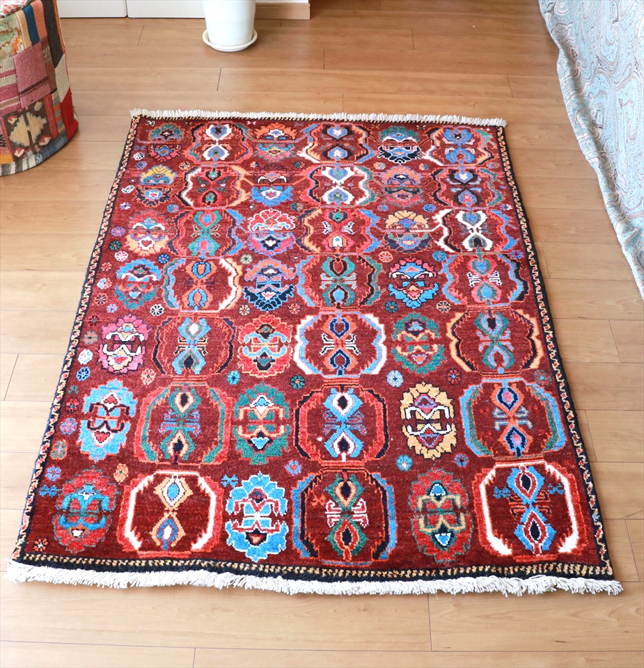 トライバルラグ・カシュカイ族オールドカーペット158x111cm ボルドーにスカラベ模様