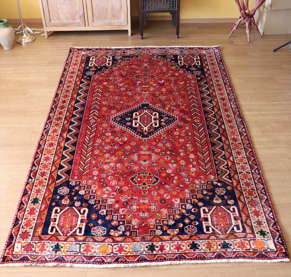 トライバルラグ　カシュカイ族のオールドラグ266×162cm 赤い六角メダリオン