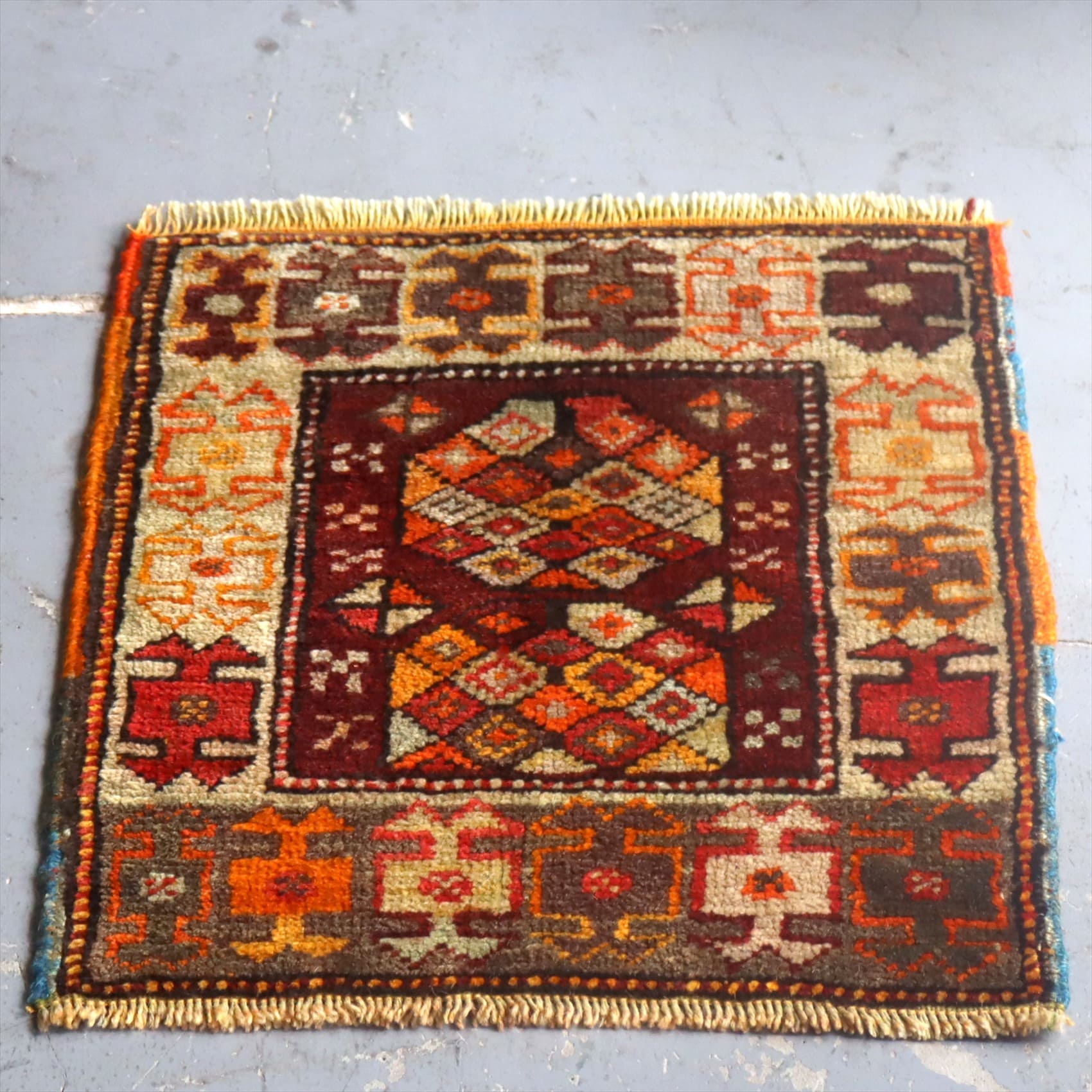 オールドカーペット　トルコ絨毯/ヤストゥク47×44cm 荷袋用に織られたパネル