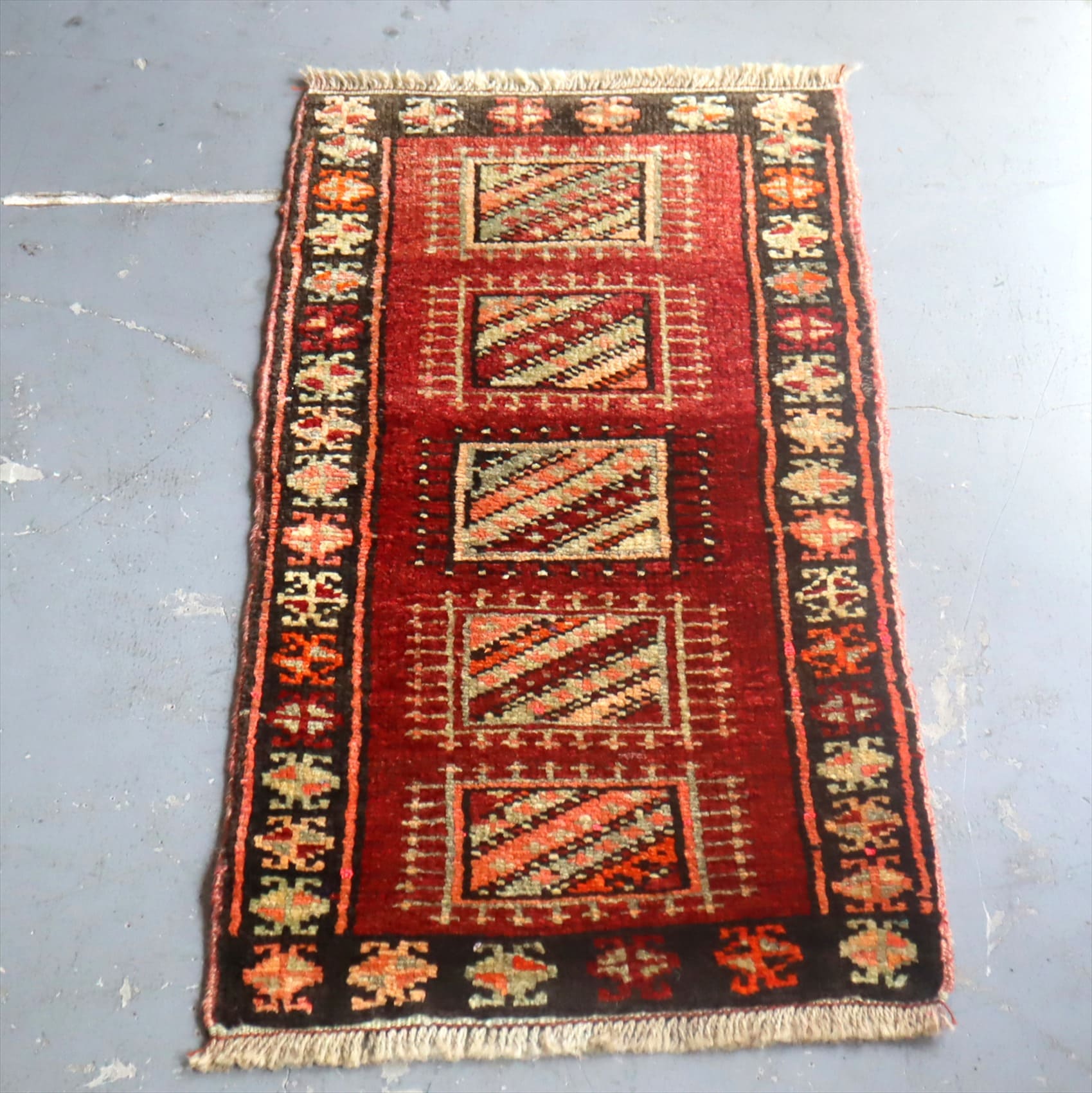 オールドカーペット　トルコ絨毯/ヤストゥク82×42cm ４つのサンドゥック