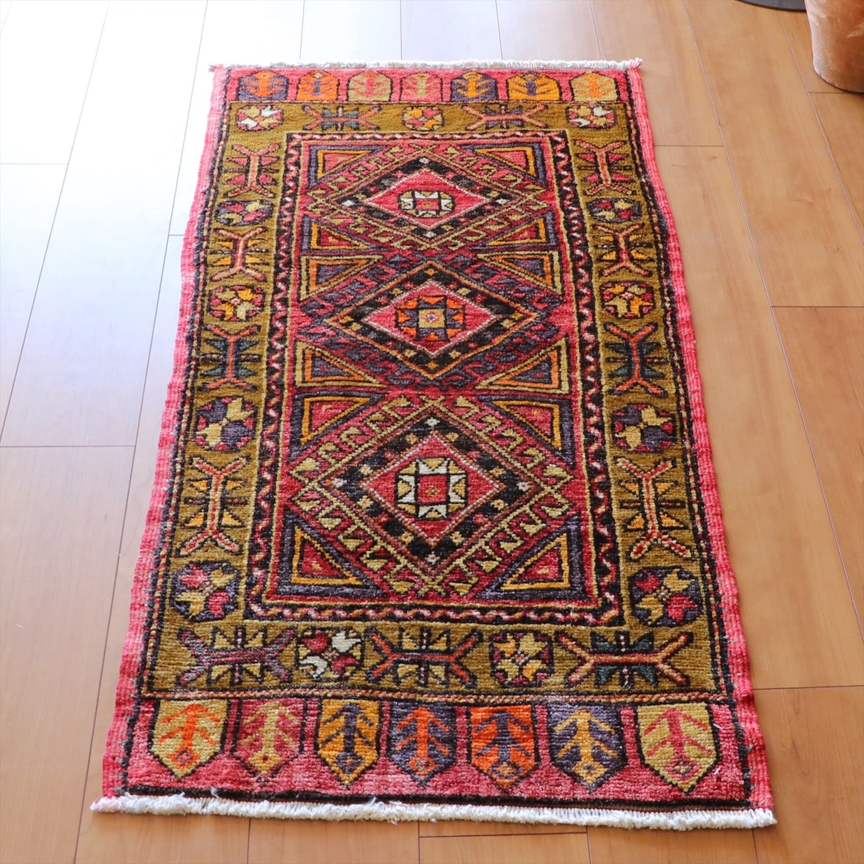 トルコじゅうたん　コンヤ122×59cm トライバルラグ/ドラゴンの爪をもつ３つのひし形とソロモンの星