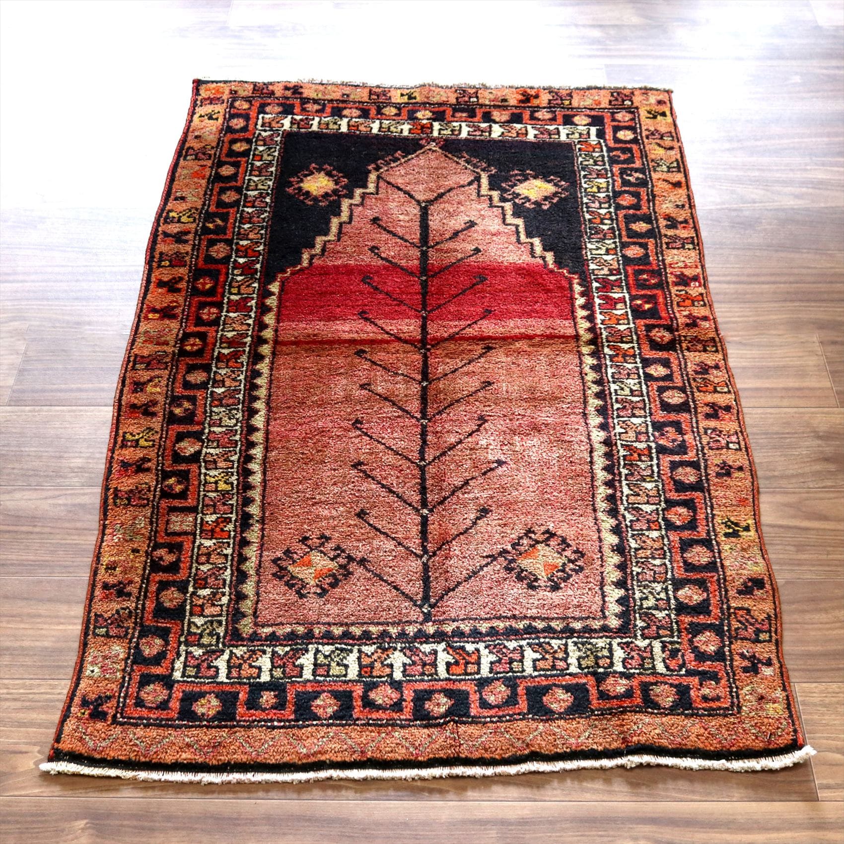 トルコじゅうたん マラテヤ　ヴィンテージラグ139×93cm 生命の樹のある赤いミフラープ