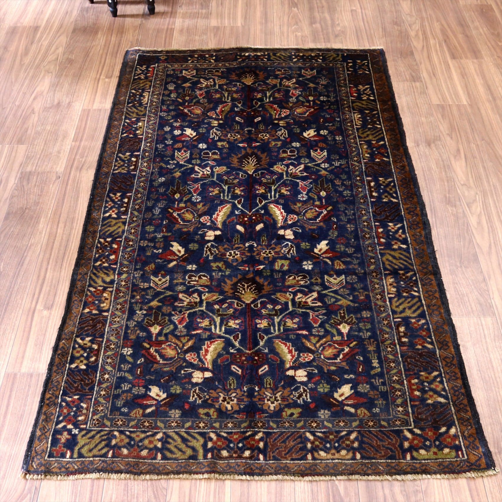 部族絨毯 トライバルラグ バルーチ197×112cm 濃紺　花のアラベスク