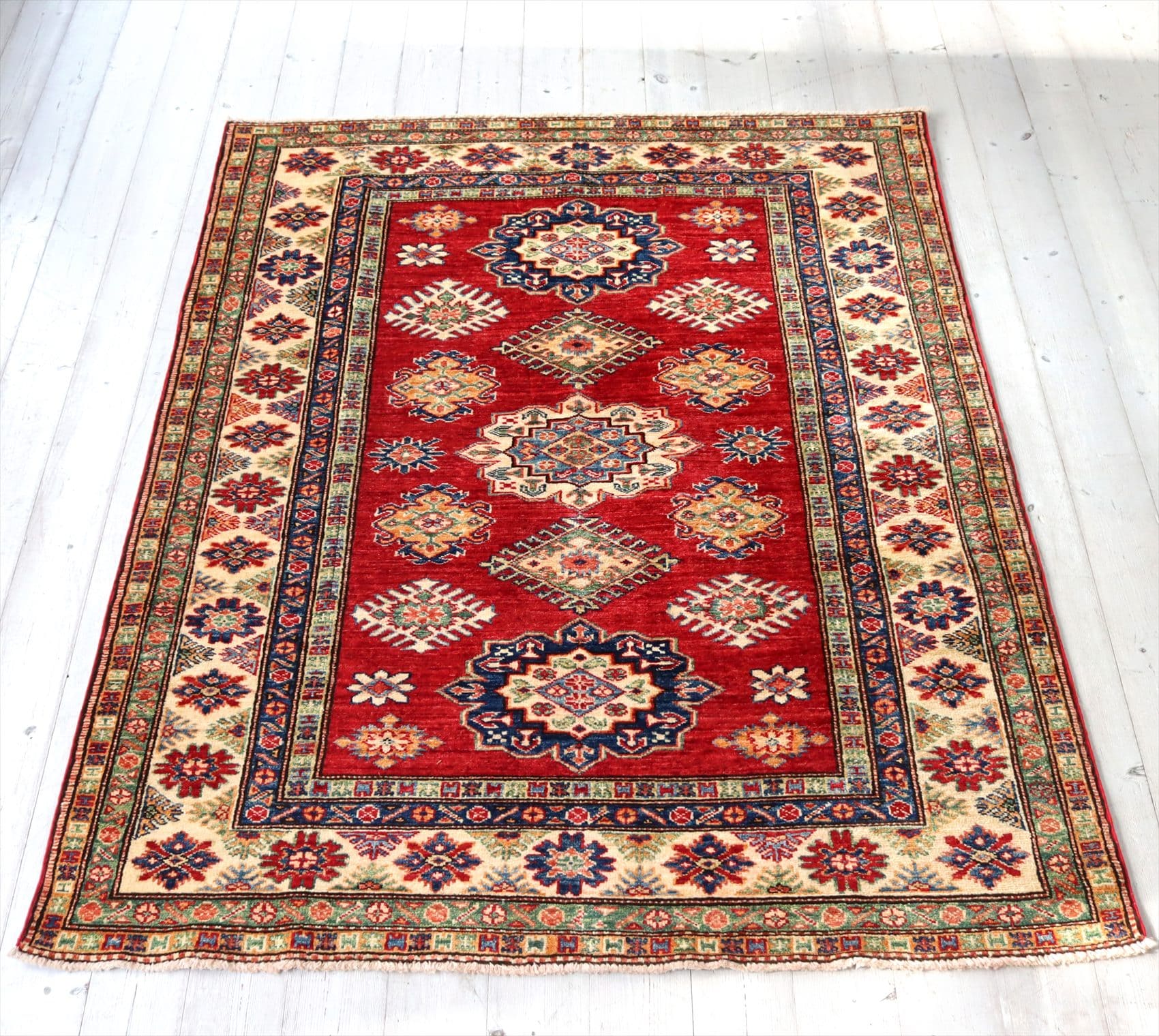 手織りじゅうたん　リプロダクト154×124cm コーカサス　シルヴァンデザイン