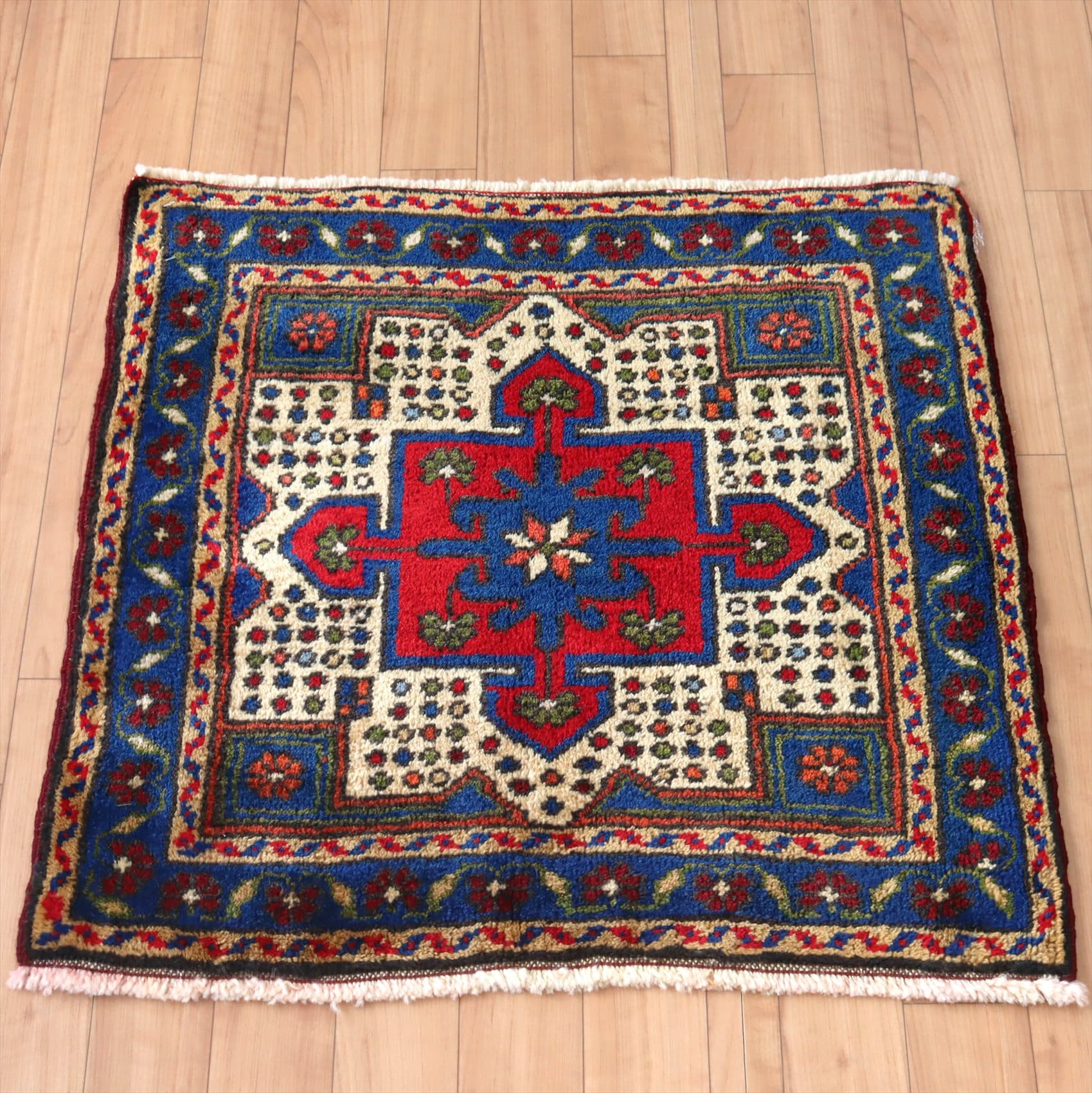 トルコ絨毯 オールドカーペット59×65cm アクサライ