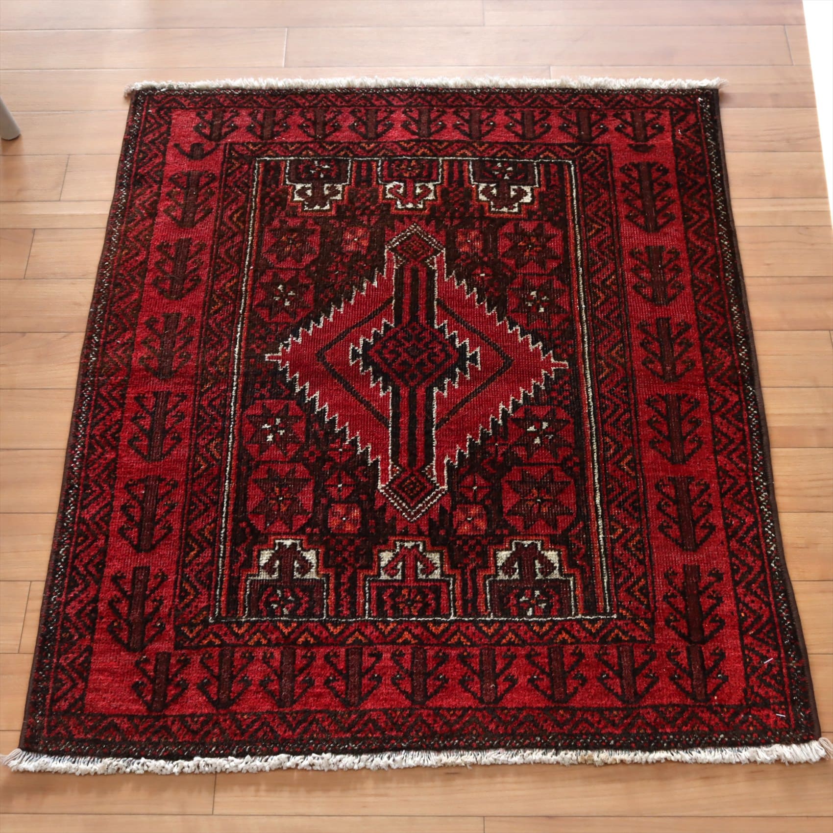 バルーチ オールドカーペット85×71cm 赤と黒