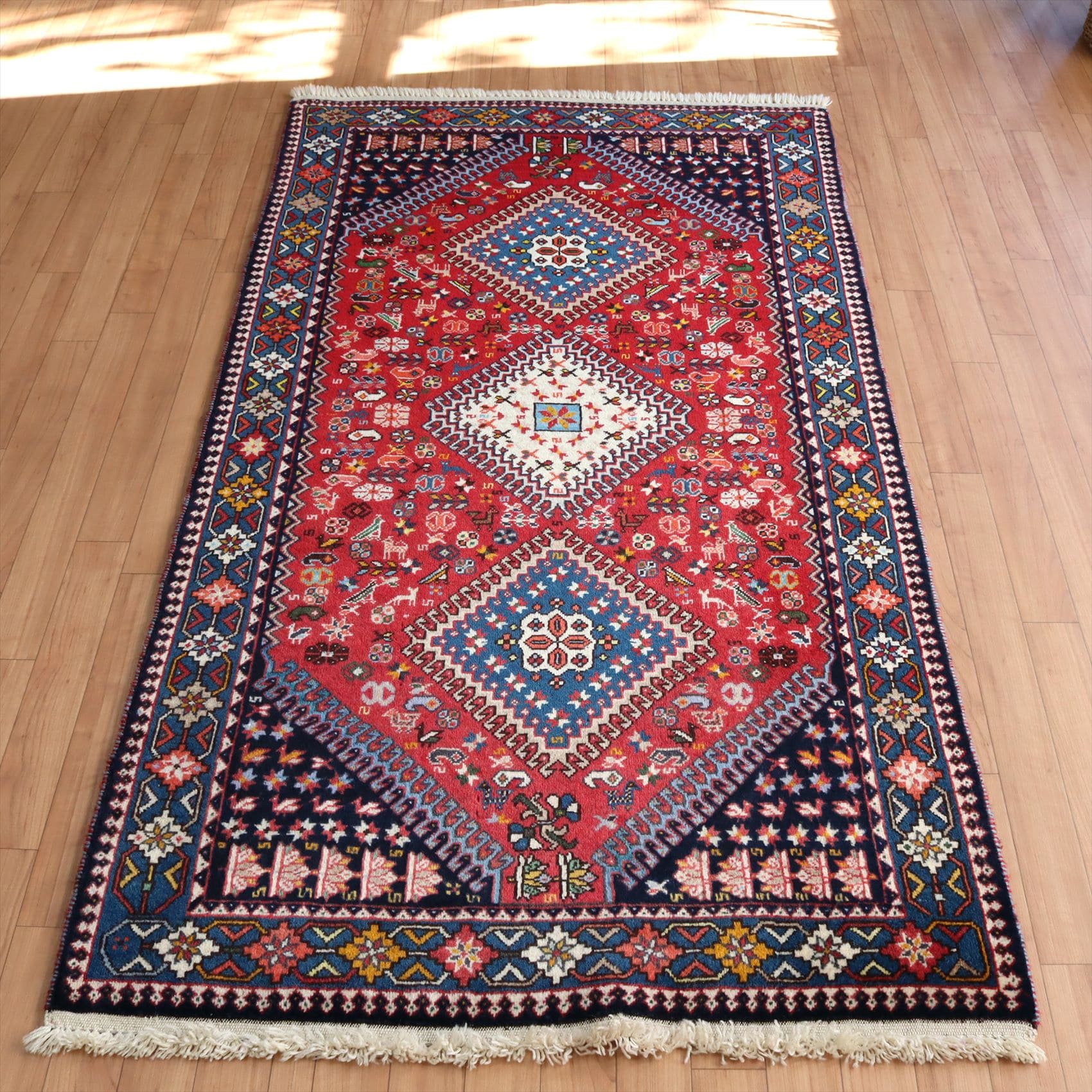 トライバルラグ ヤラメ192×102cm ３つのドラゴンとダイヤの額縁デザイン