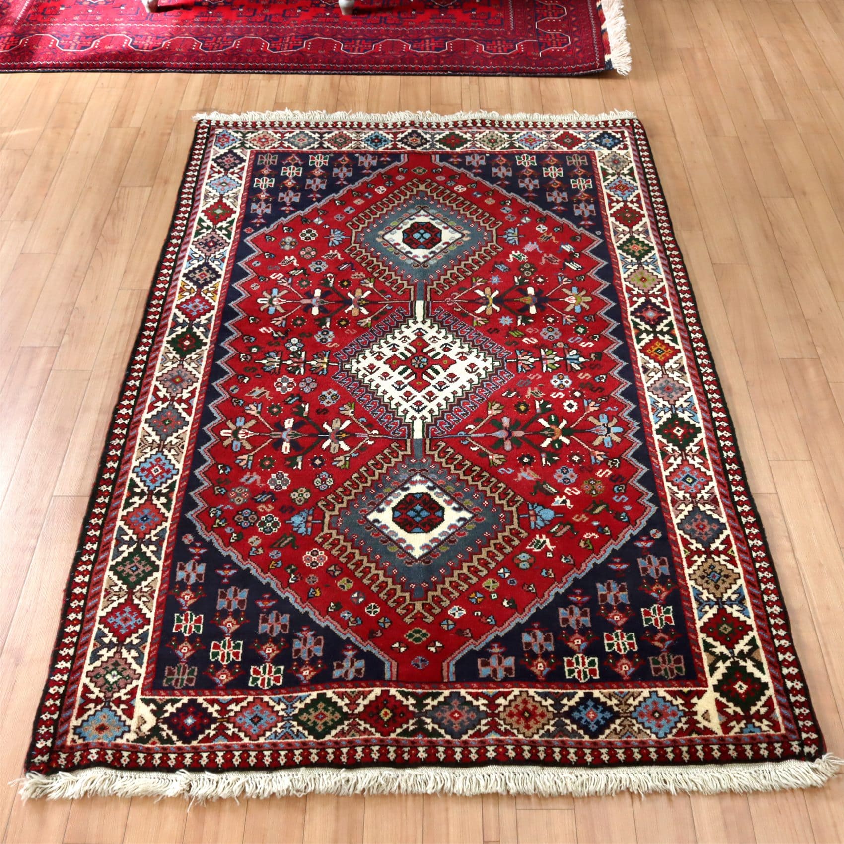 トライバルラグ ヤラメ164×105cm ３つのメダリオン