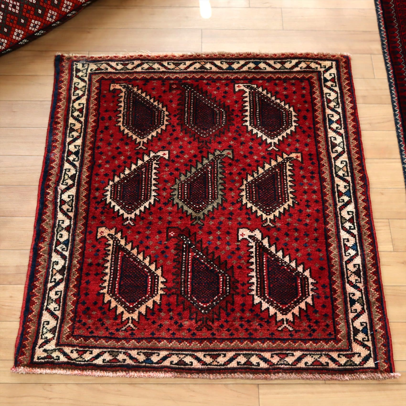 トライバルラグ ボテのモチーフ76×66cm カシュカイ族の手織りじゅうたん