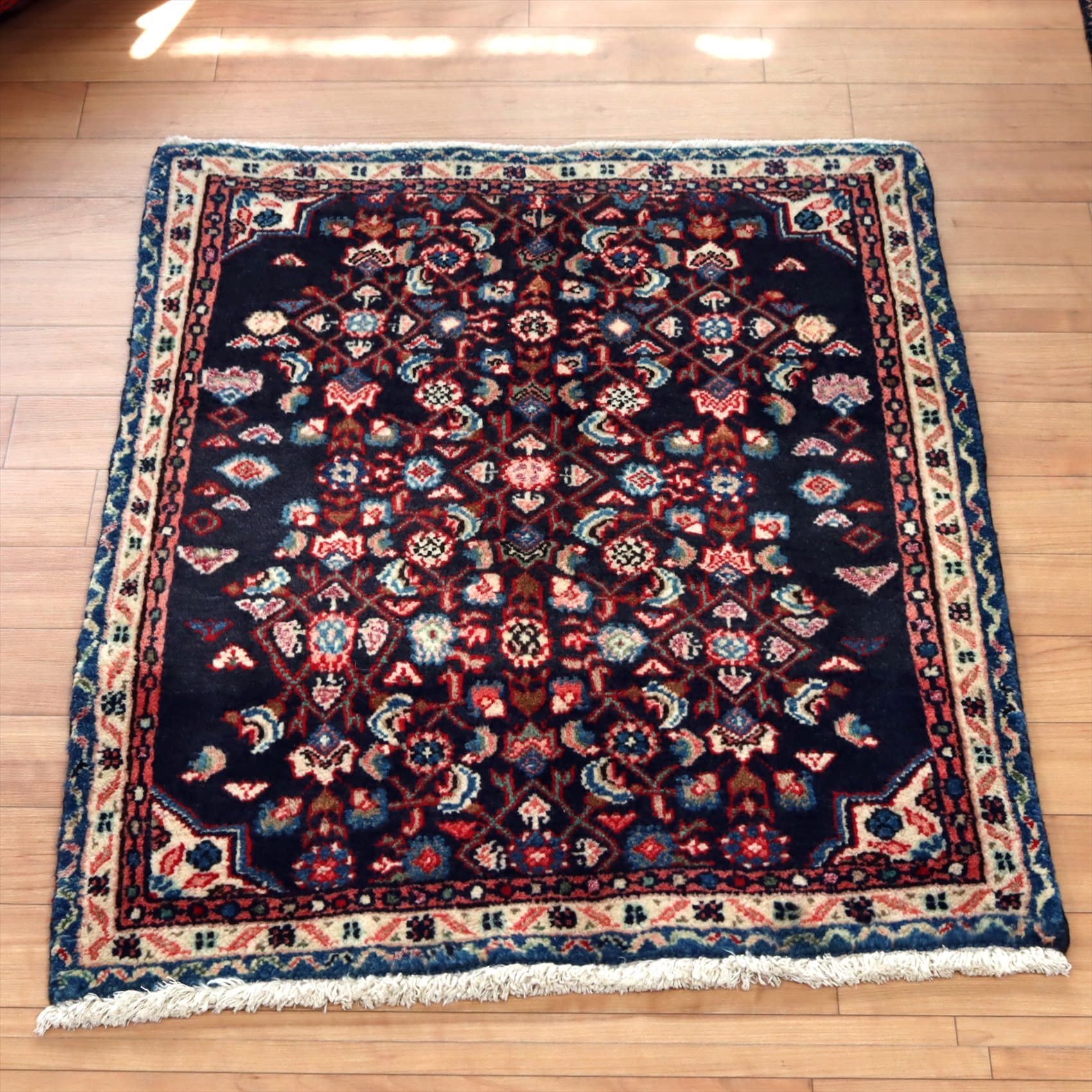 トライバルラグ ハマダン77×68cm ネイビー