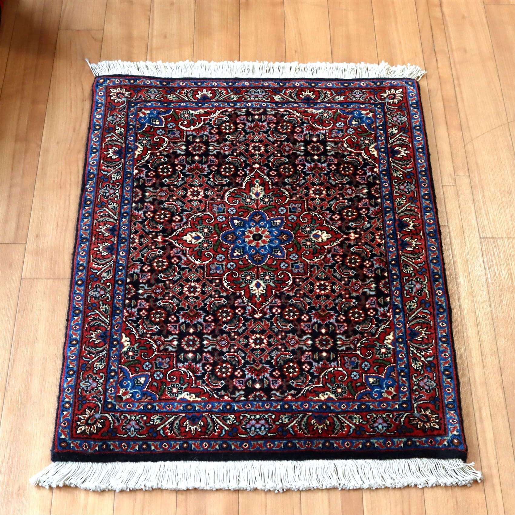 手織り絨毯 ビジャール66×51cm レッドのメダリオン