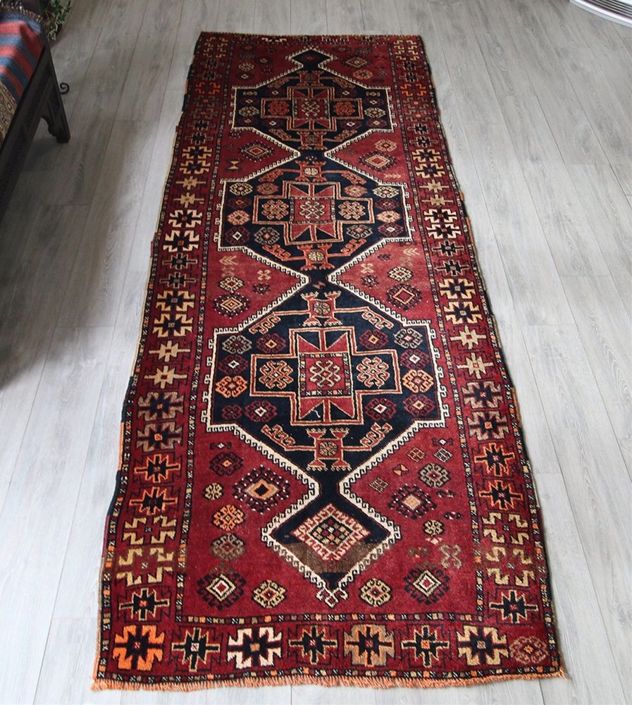 トライバルラグ/オールドカーペット・クルディッシュ313×110cm ３つの変形メダリオン・ヨルルック