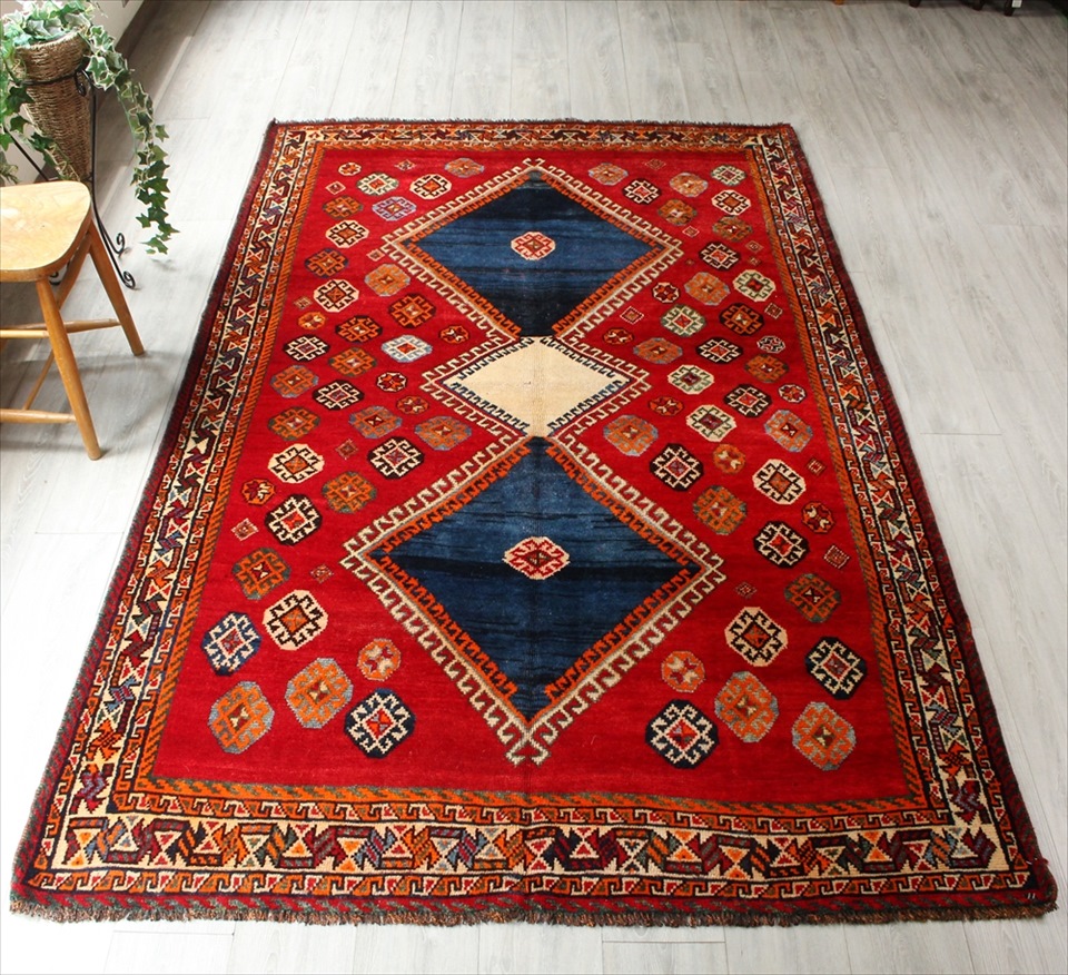 オールドギャッベ・オールドカーペット・シラーズ・リビングサイズ 幾何学ボーダー/レッドグラデーション　ネイビーのメダリオン　サソリのモチーフ