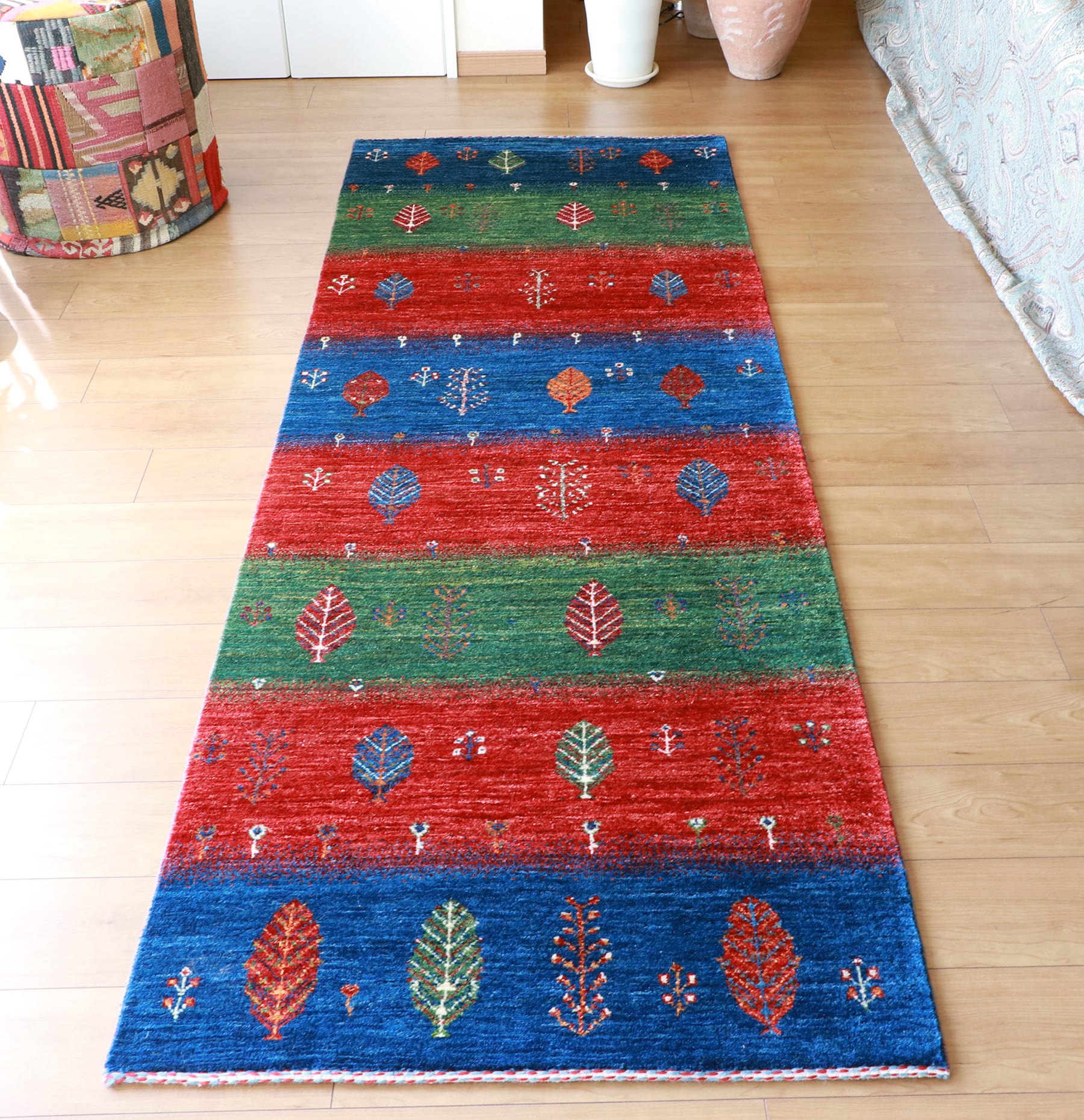 ギャッベ　・イラン直輸入カシュカイ族の手織りラグ/ランナーサイズ ブルー・グリーン・レッドのストライプ　イトスギ