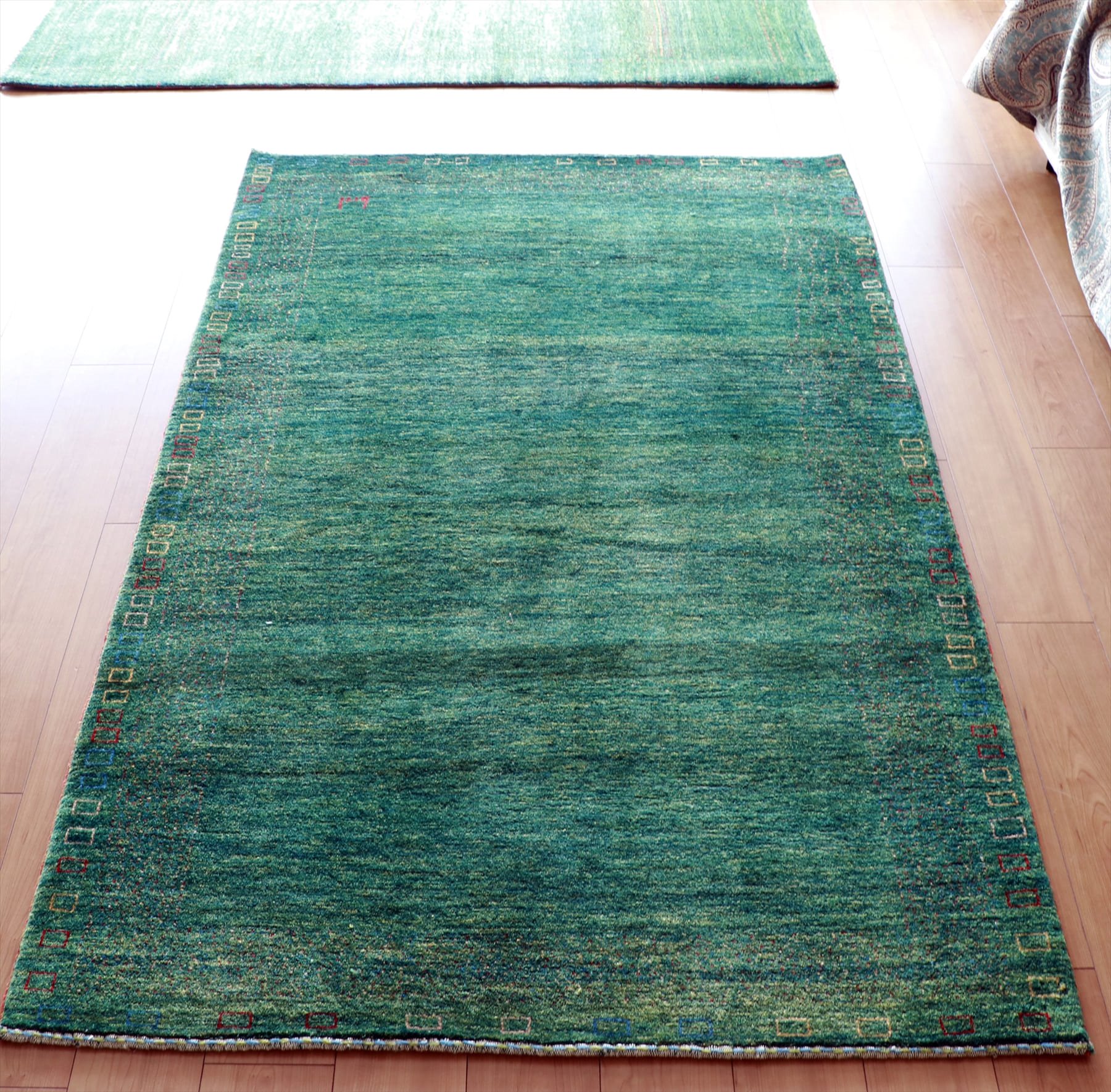 ギャッベ/カシュクーリ195×123cm 青みのあるグリーン・カラフルドット